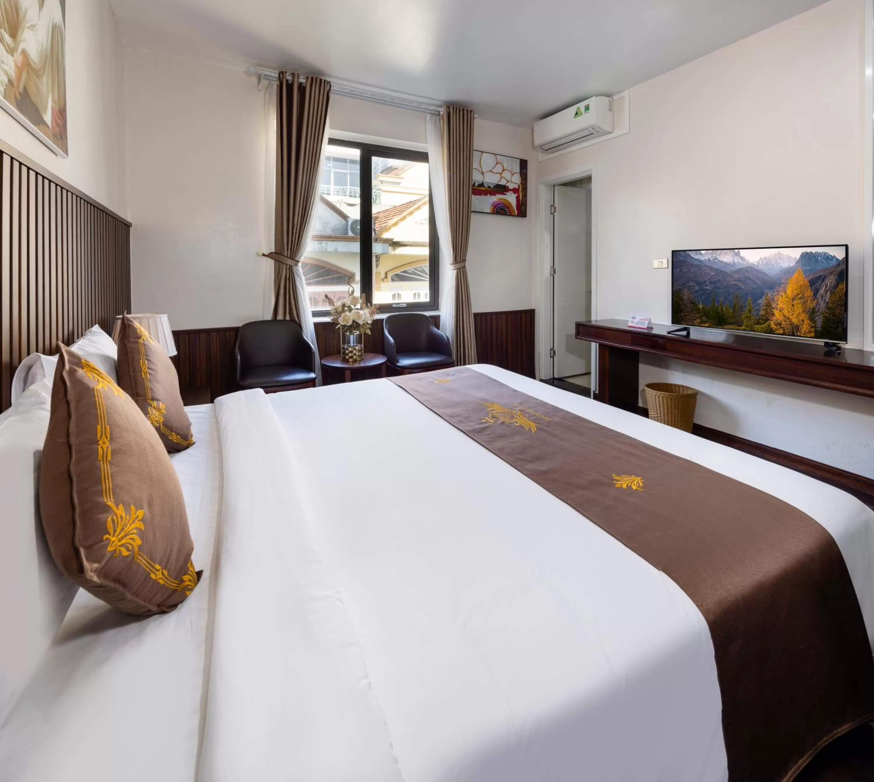 Bedroom, Bed in Diamond Luxury Hotel