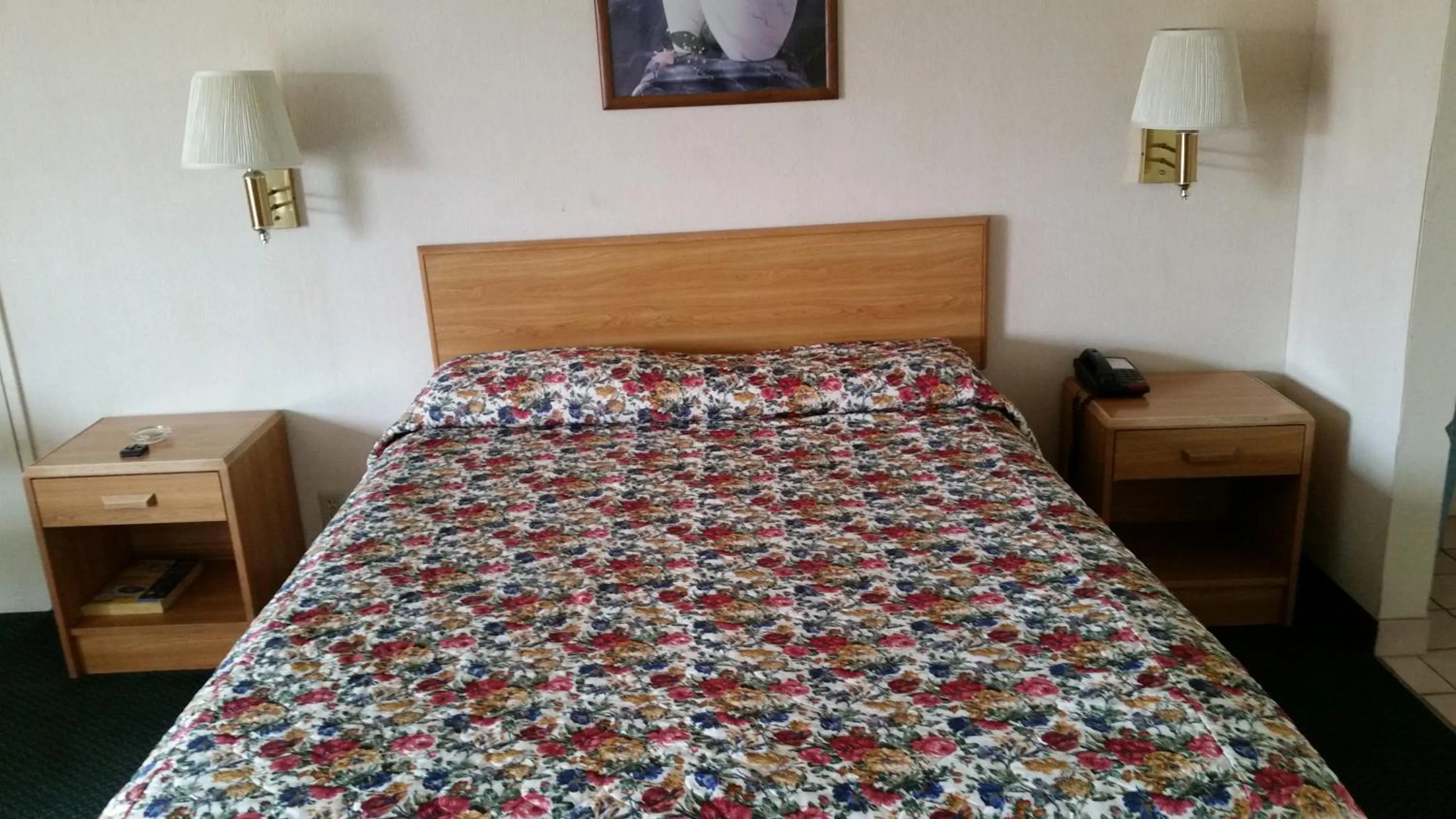 Bed in Economy Inn Motel