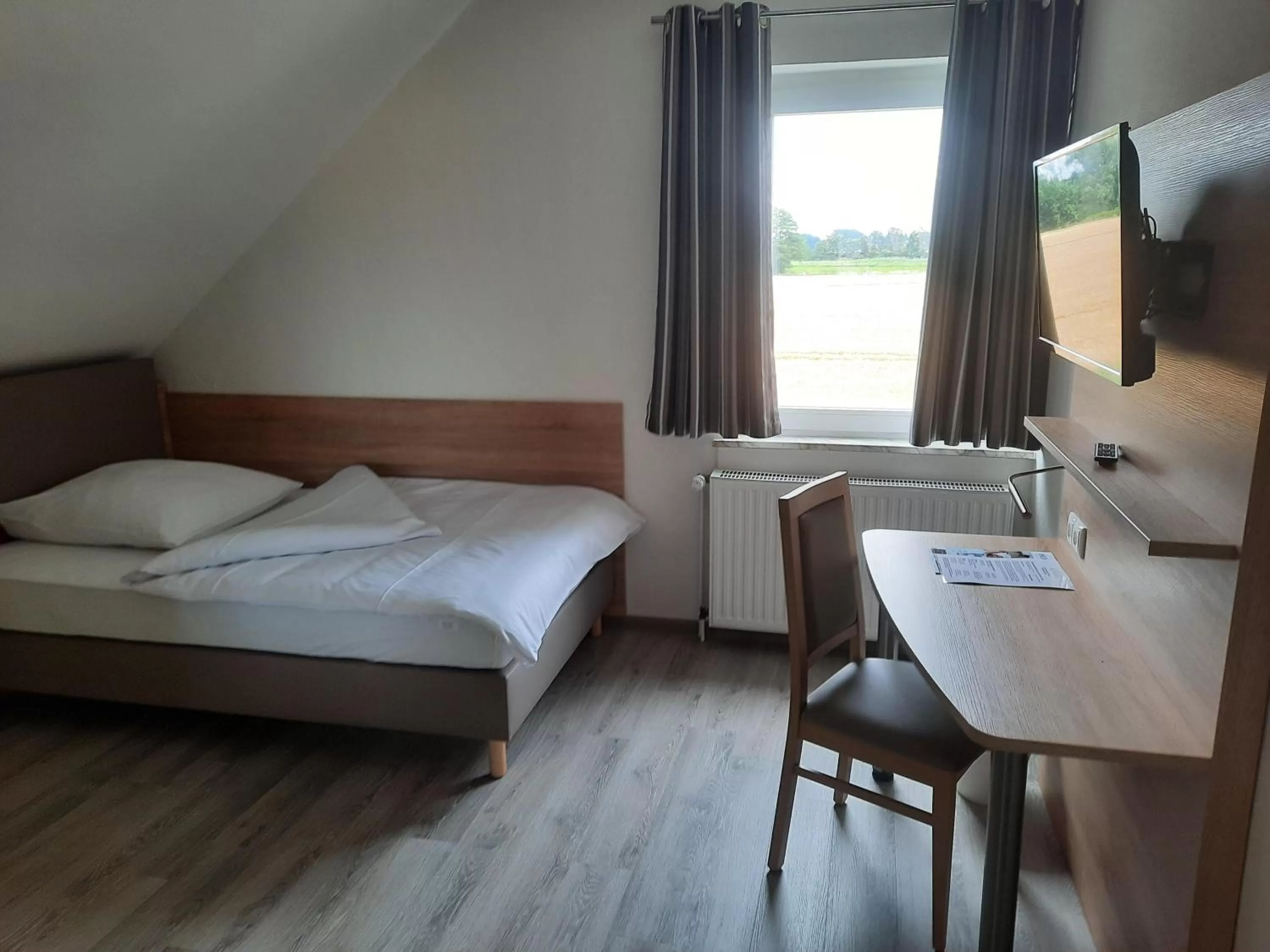Bedroom, Bed in Hotel Zur Erholung & Restaurant Amme's Landhaus