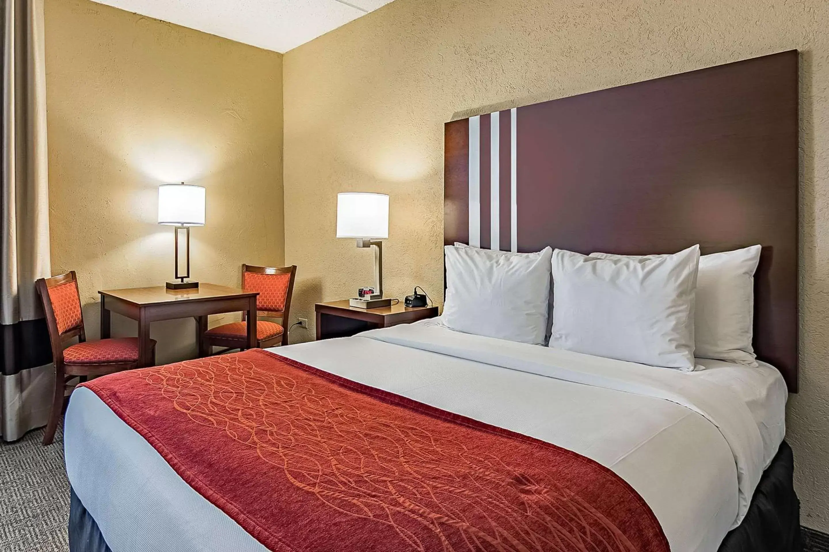 Standard King Room - Non-Smoking in Hotel Monona Standard King Room - Non-Smoking in Hotel Monona