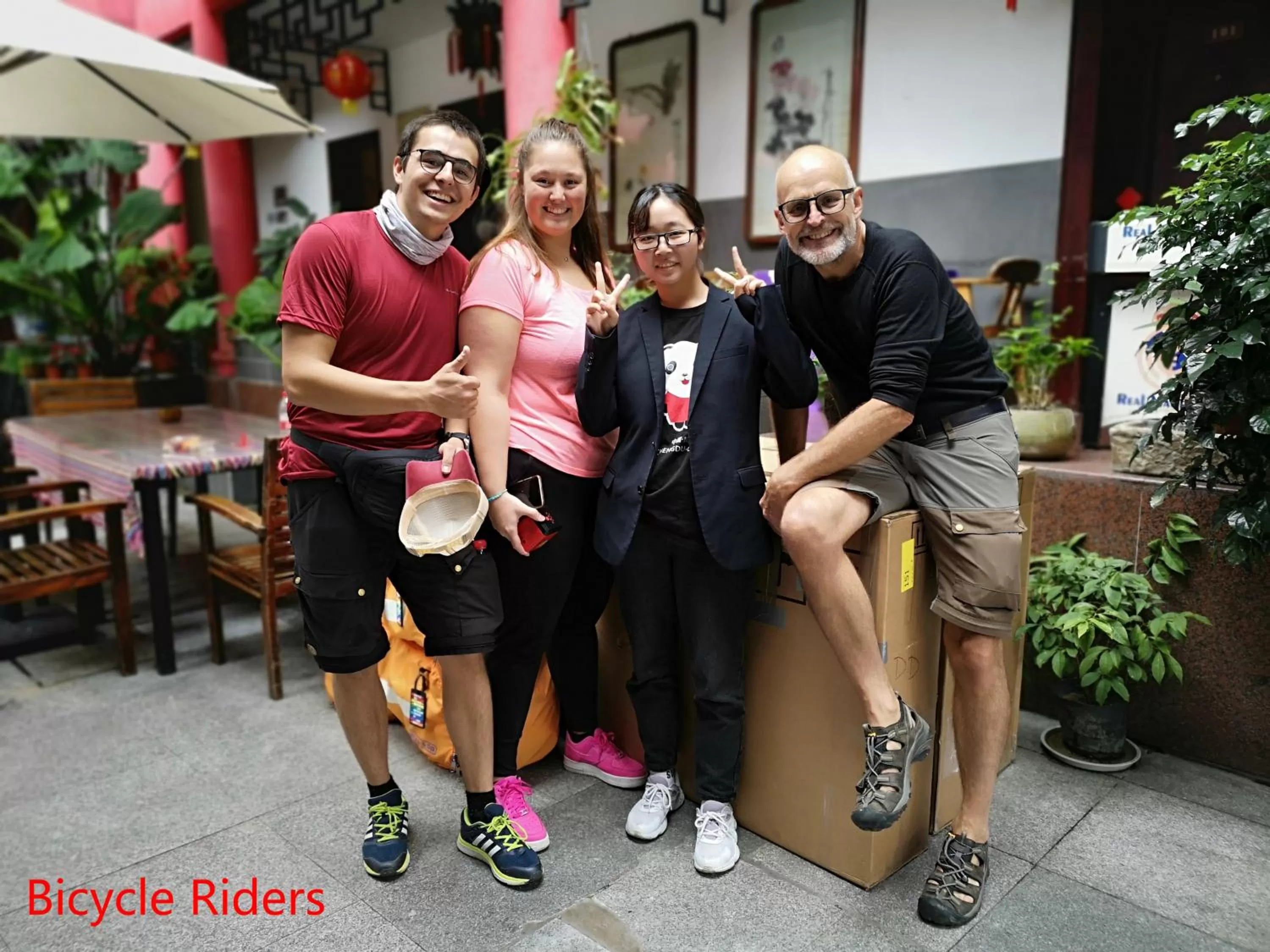 Staff in Wenjun Courtyard Hotel---3mins walk from Tonghuimen metro station ,next to People`s Park, fluent English service ,travel agency
