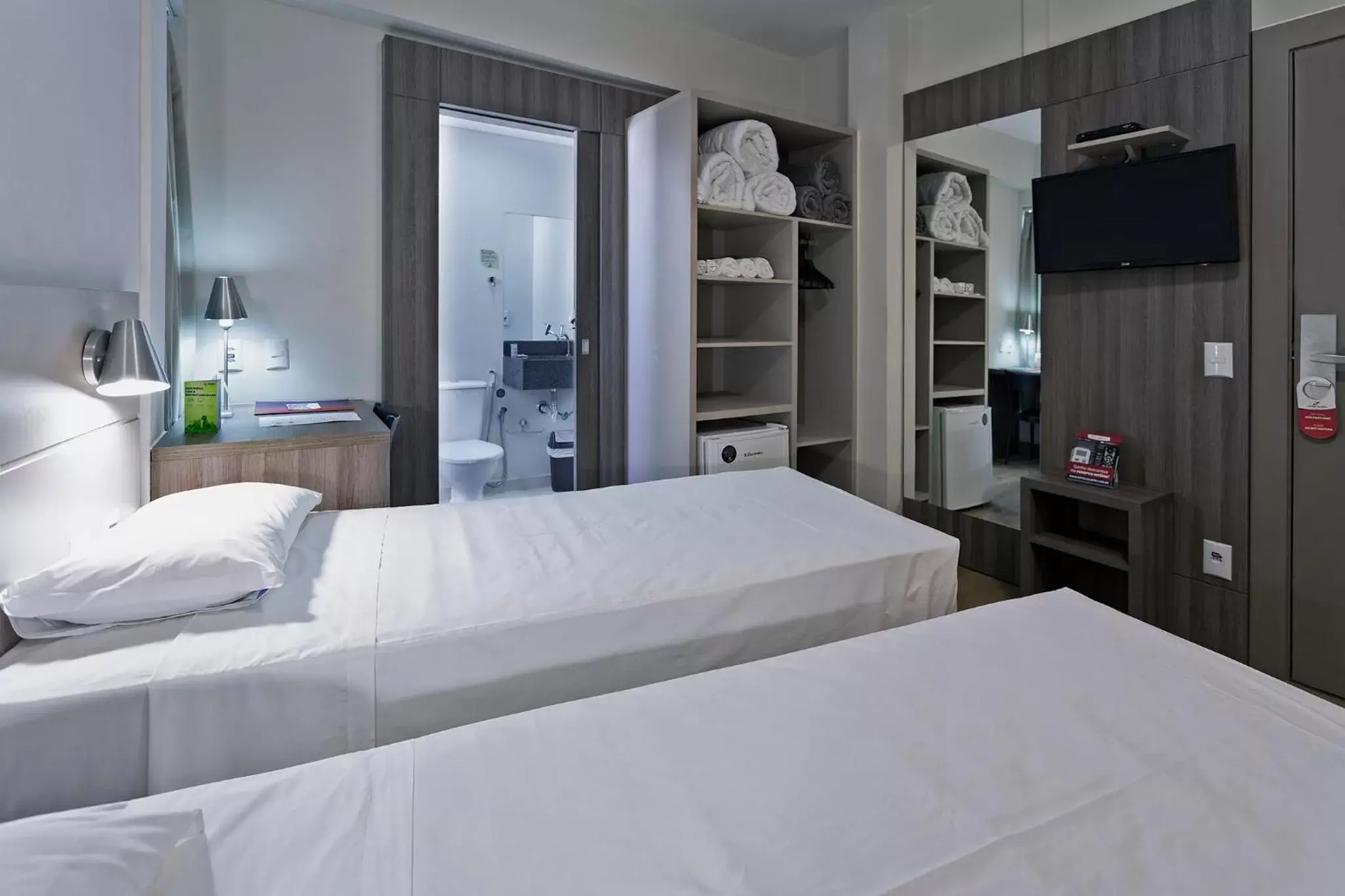 Superior Triple Room in Hotel Valerim Itajaí / Navegantes Superior Triple Room in Hotel Valerim Itajaí / Navegantes