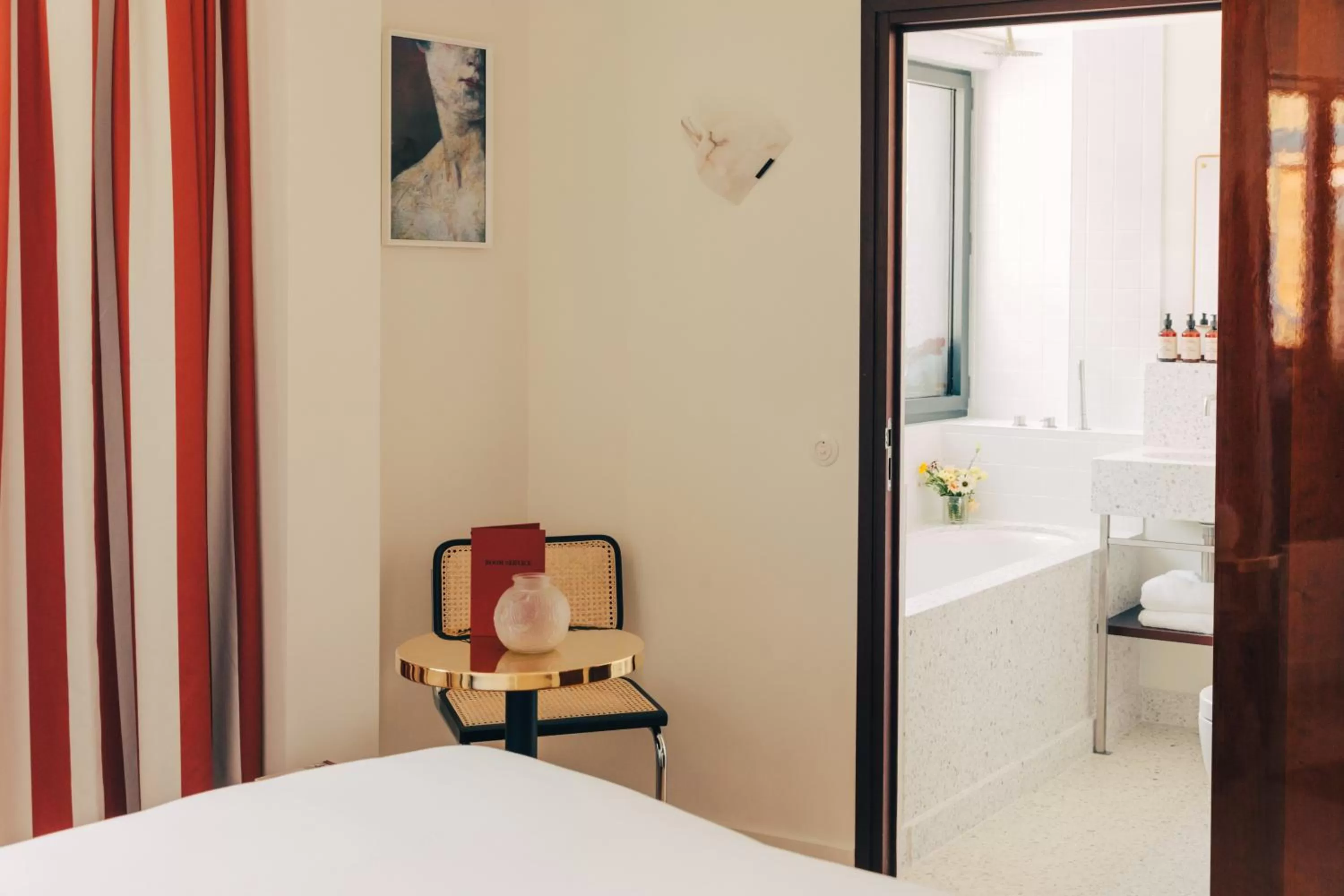 Bathroom, Bed in Hôtel Wallace Paris, a Member of Design Hotels