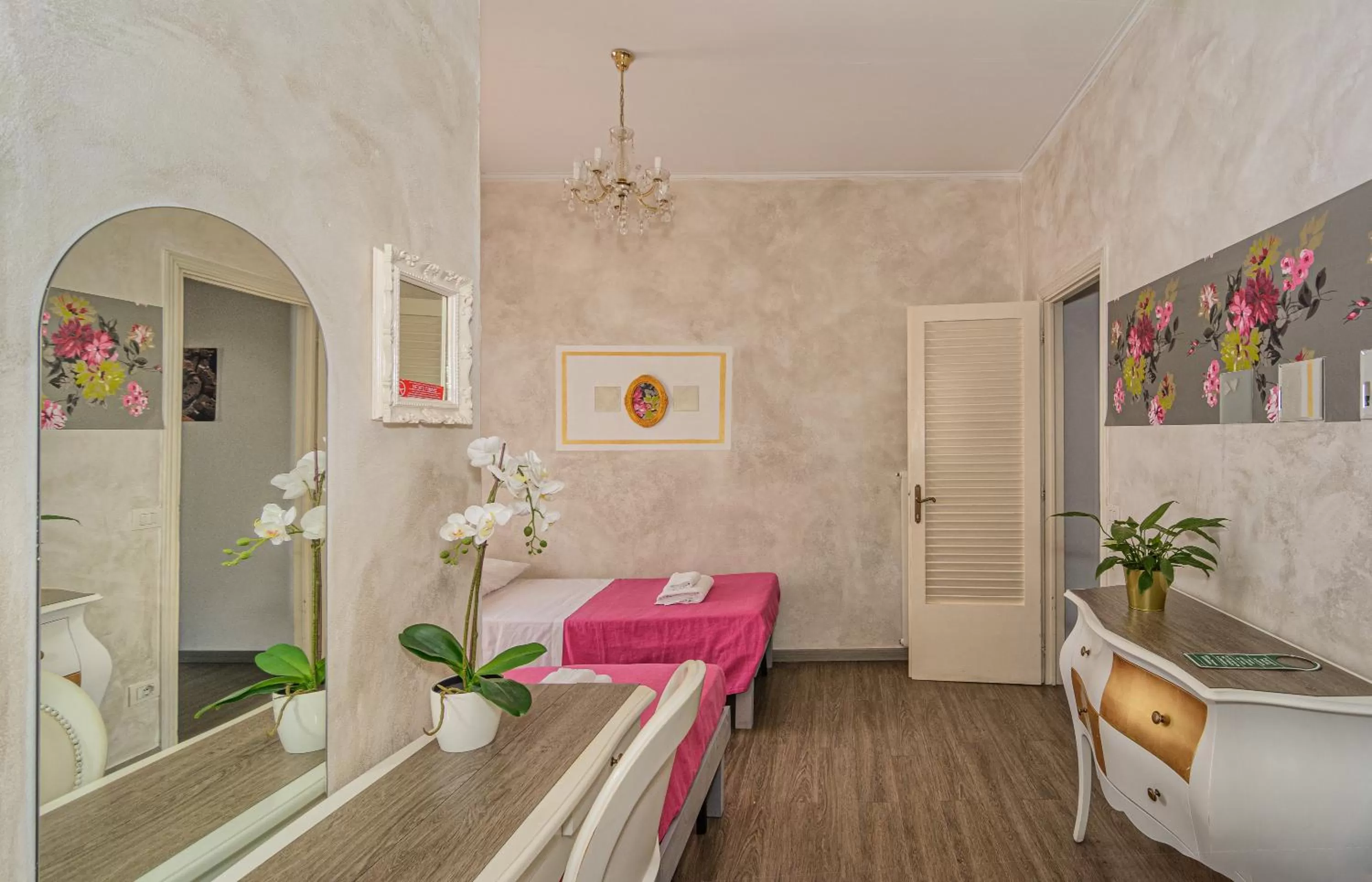 Bedroom, Bed in B&B Relais Inn Lucca