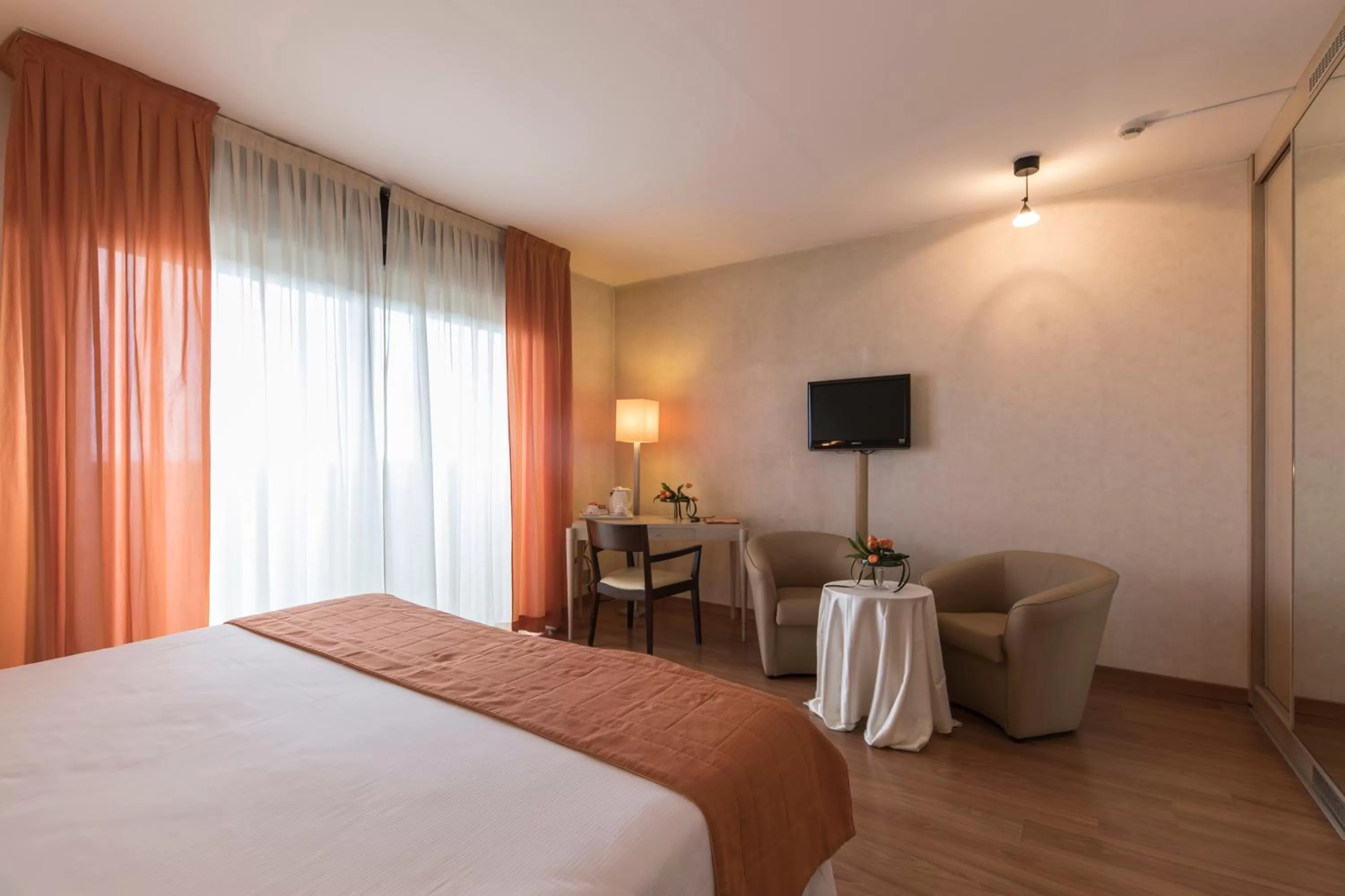 Bedroom, Bed in Hotel Donatello Imola