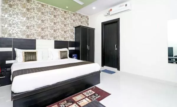 Photo of the whole room, Bed in Rama Grand HS