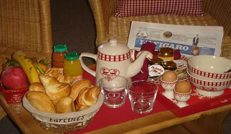 Continental breakfast in Hôtel Les Glaciers