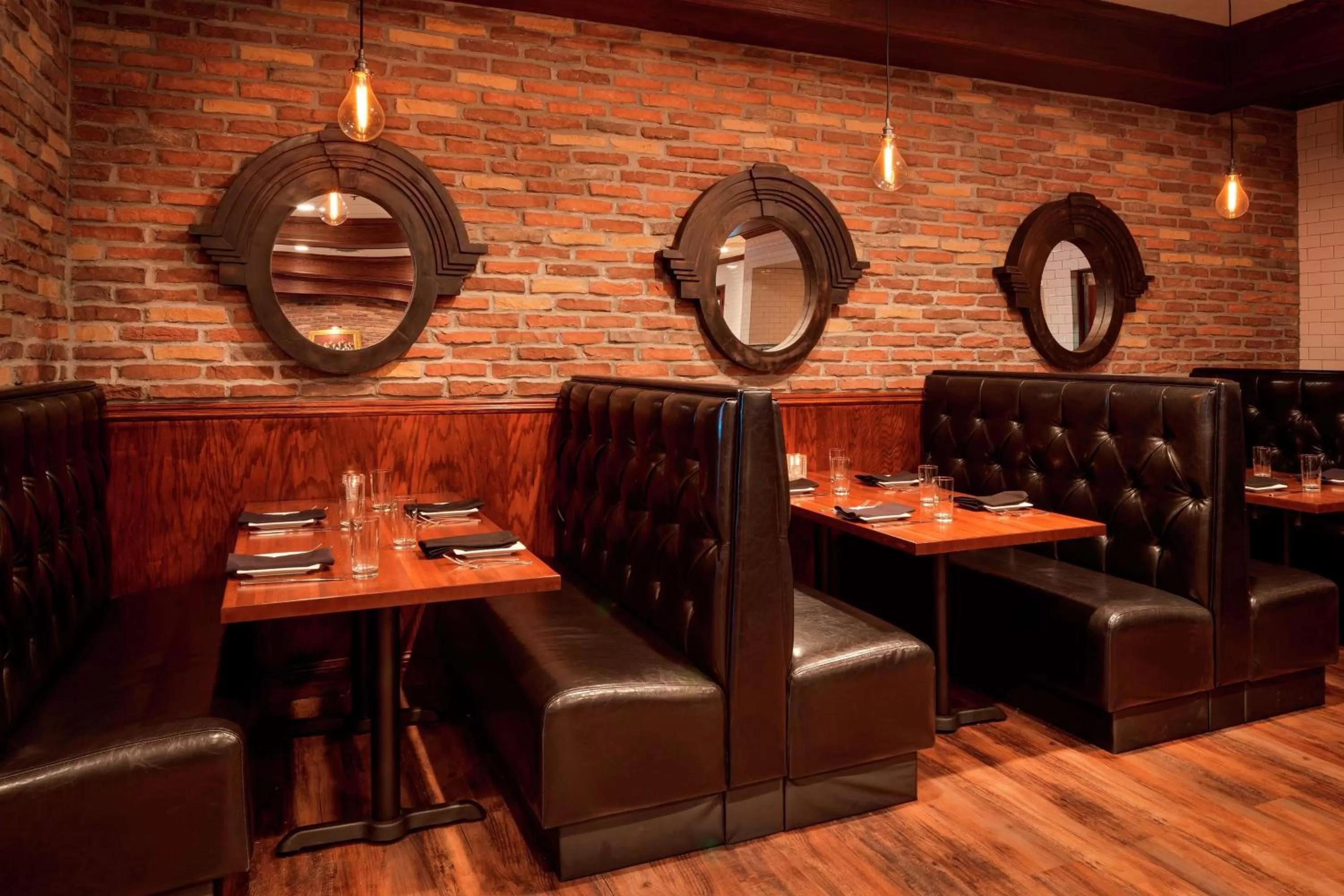 Restaurant/places to eat in DoubleTree by Hilton Roseville Minneapolis