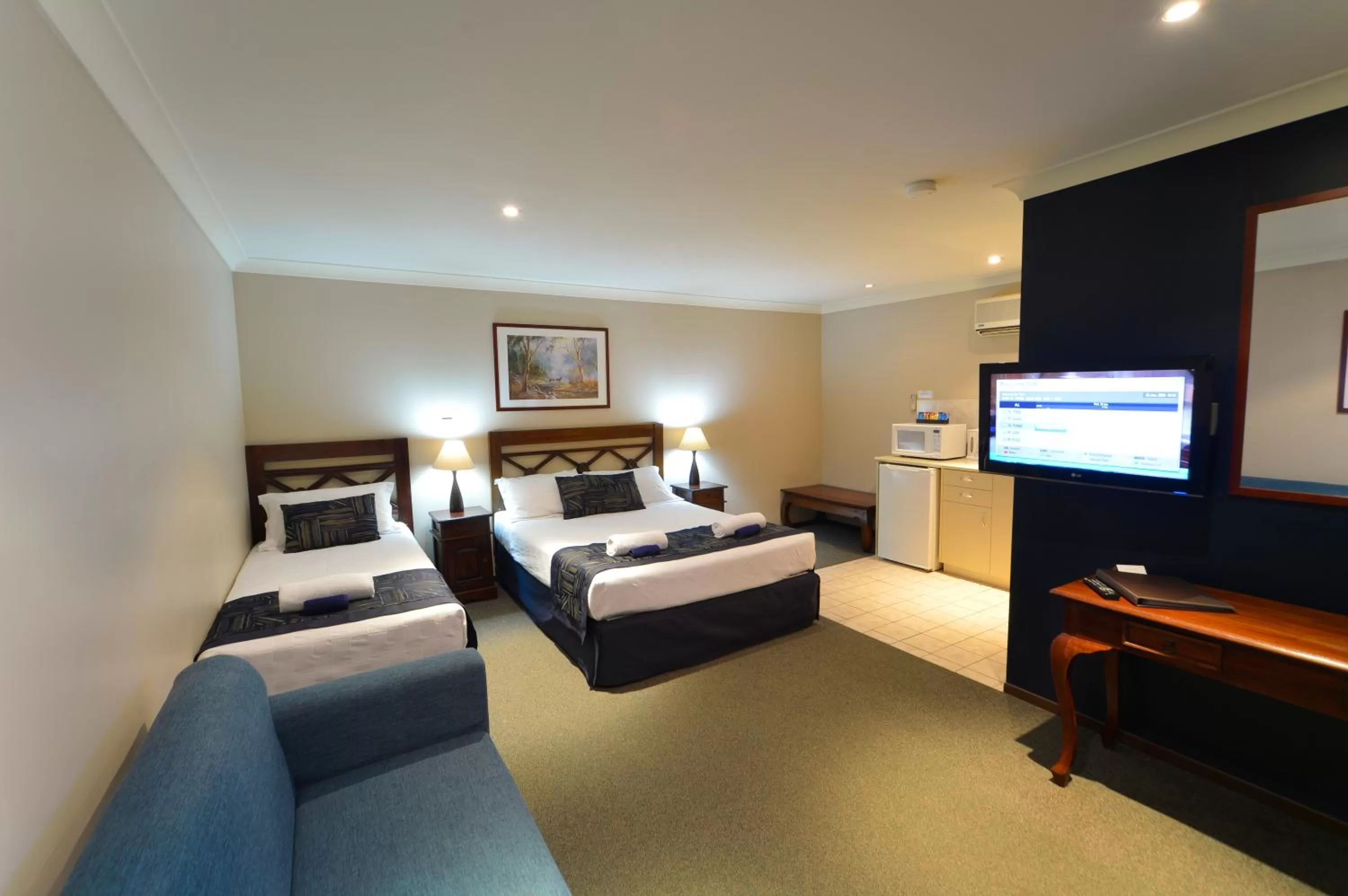 Photo of the whole room, Bed in Wattle Grove Motel