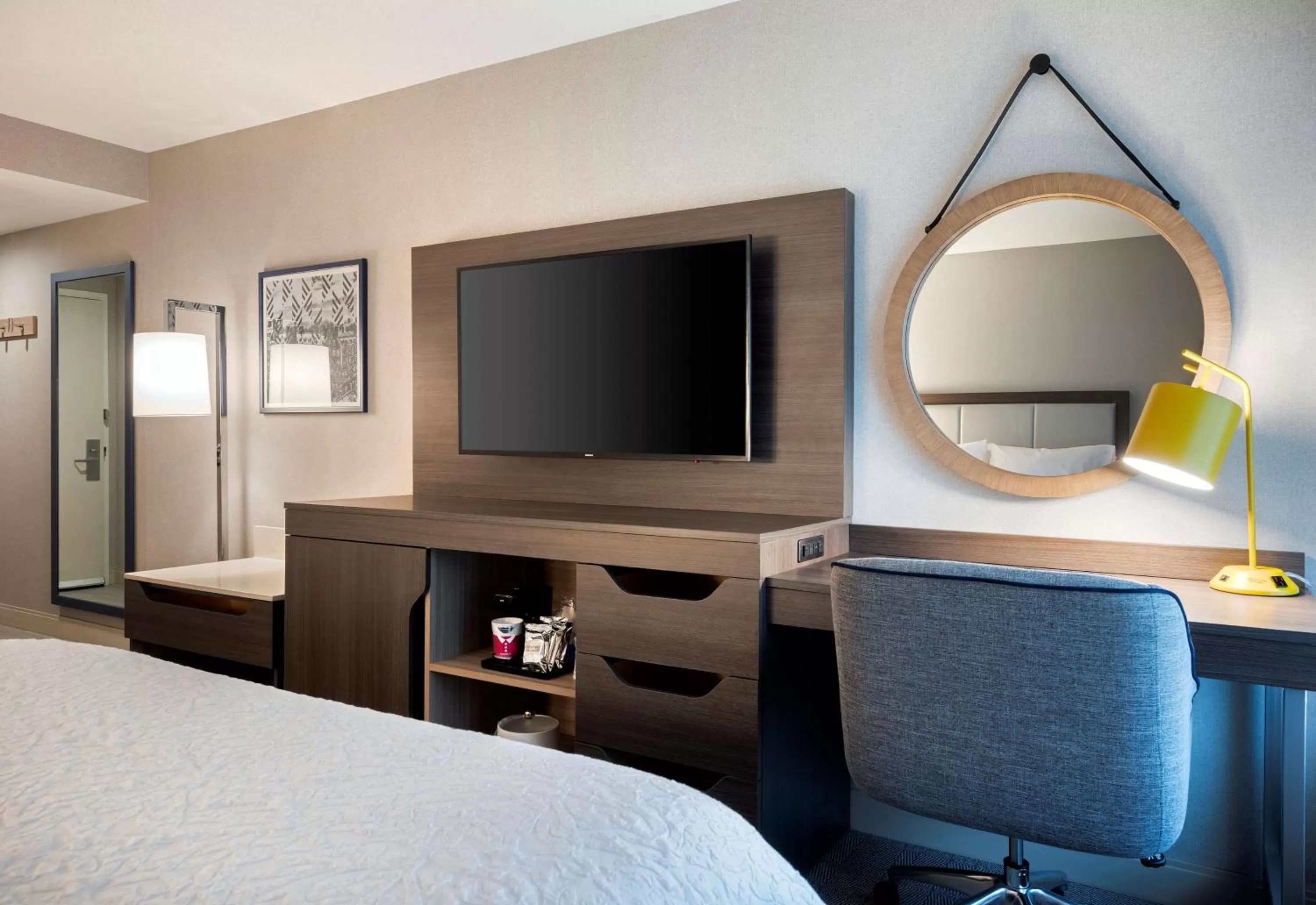 Bedroom, Bed in Hampton Inn by Hilton Boston/Cambridge