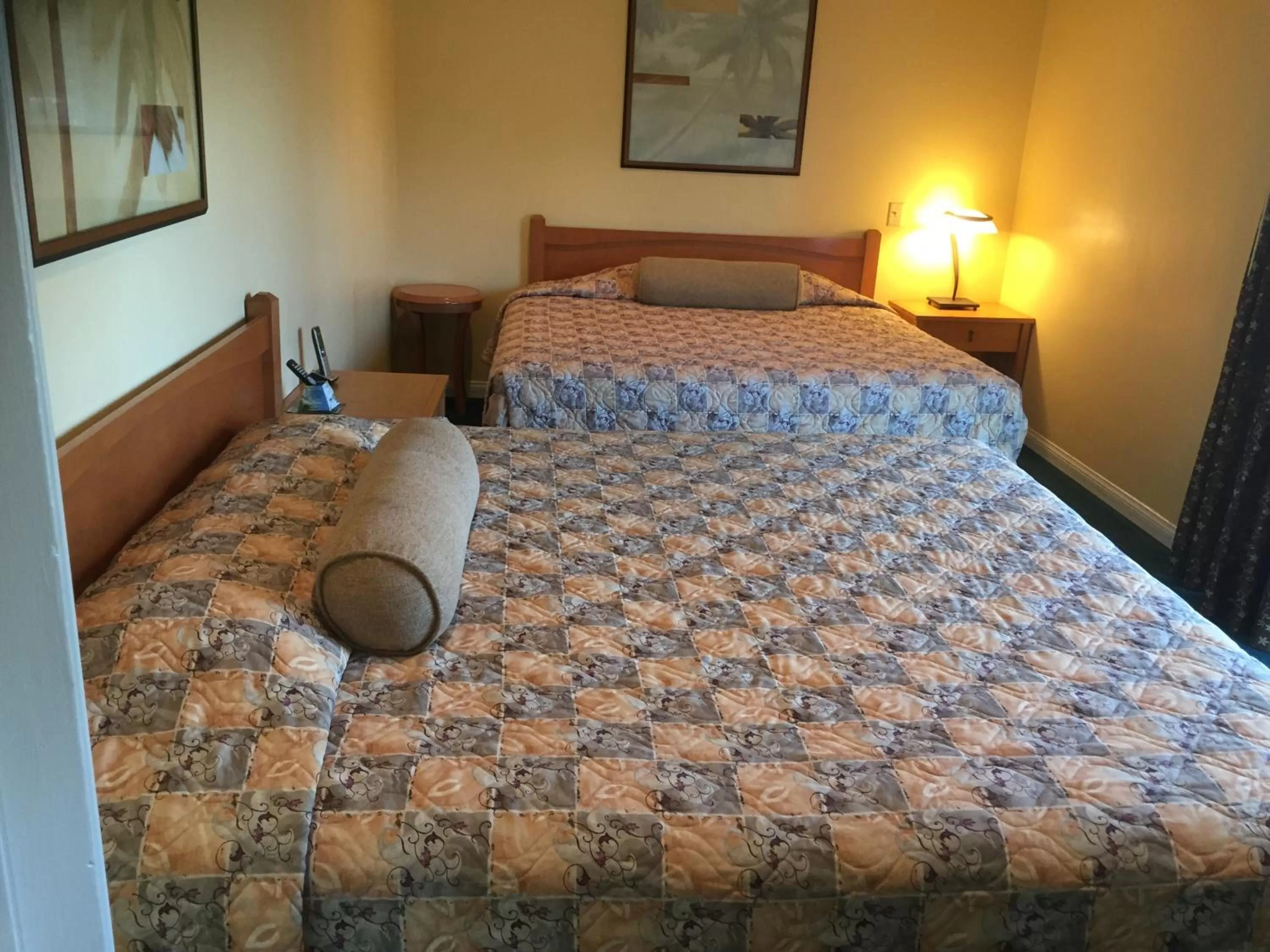 Superior Family Room in Bayshore Inn Ventura