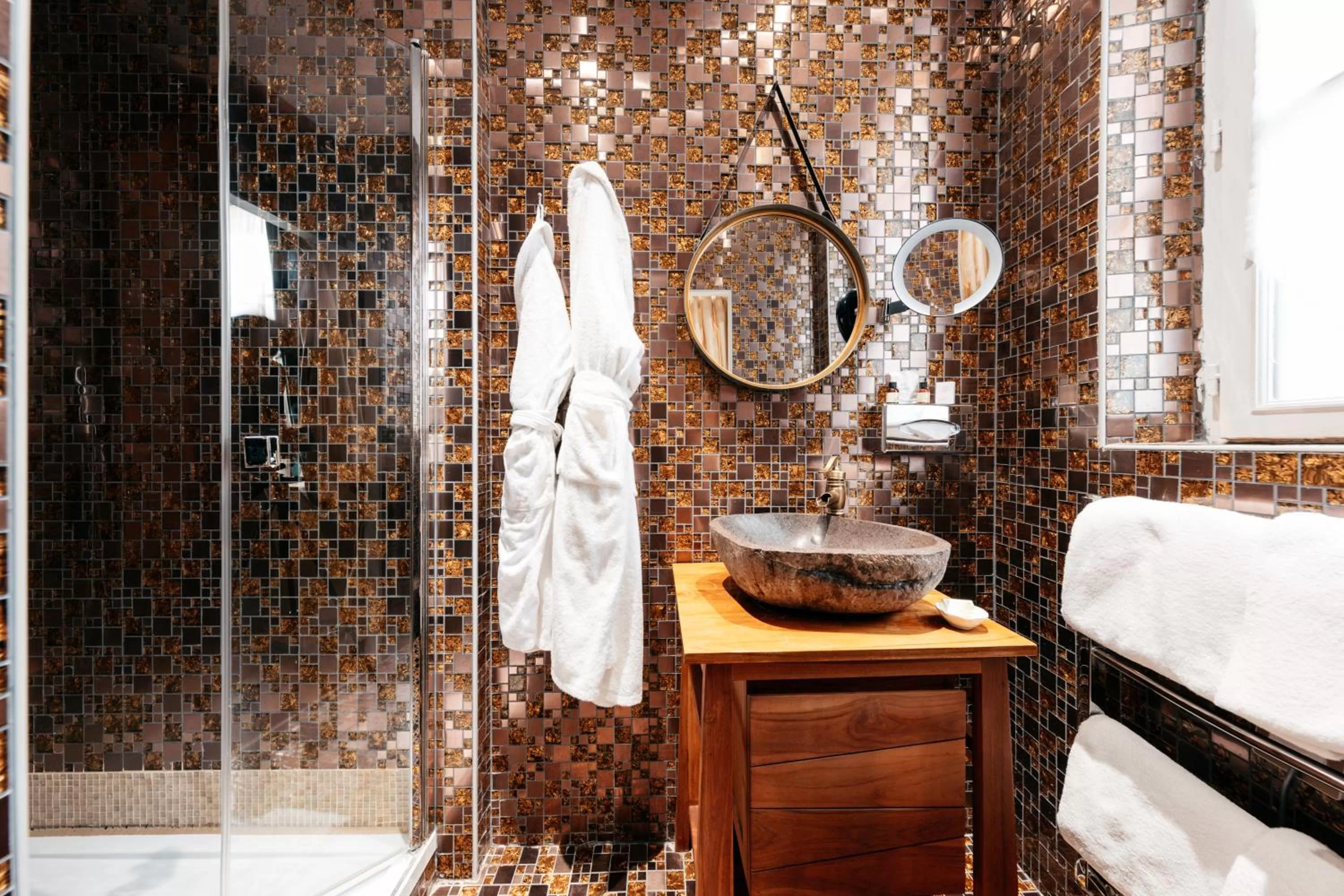 Bathroom, Bed in Le Temple De Jeanne