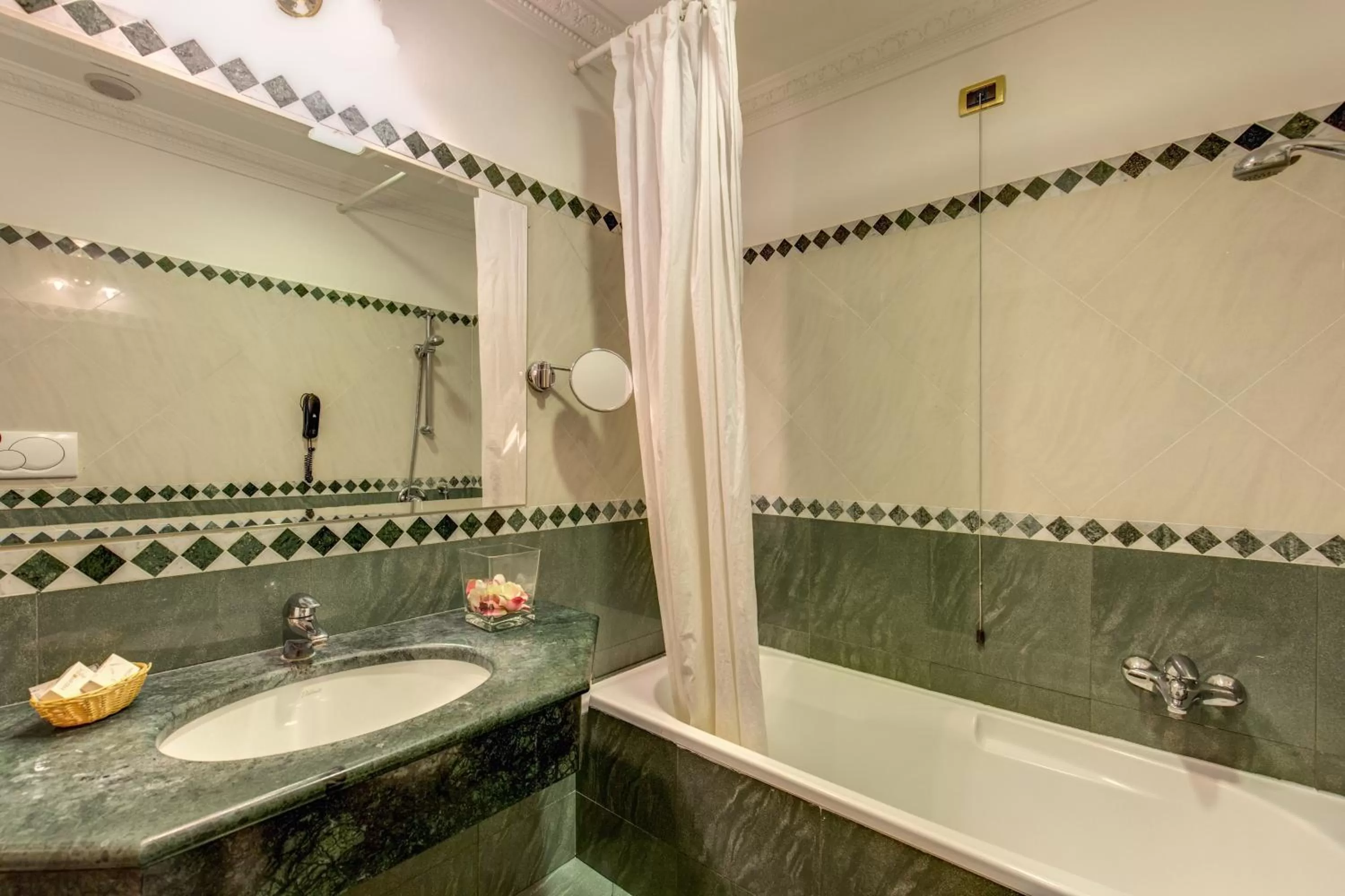 Bathroom in Hotel Contilia