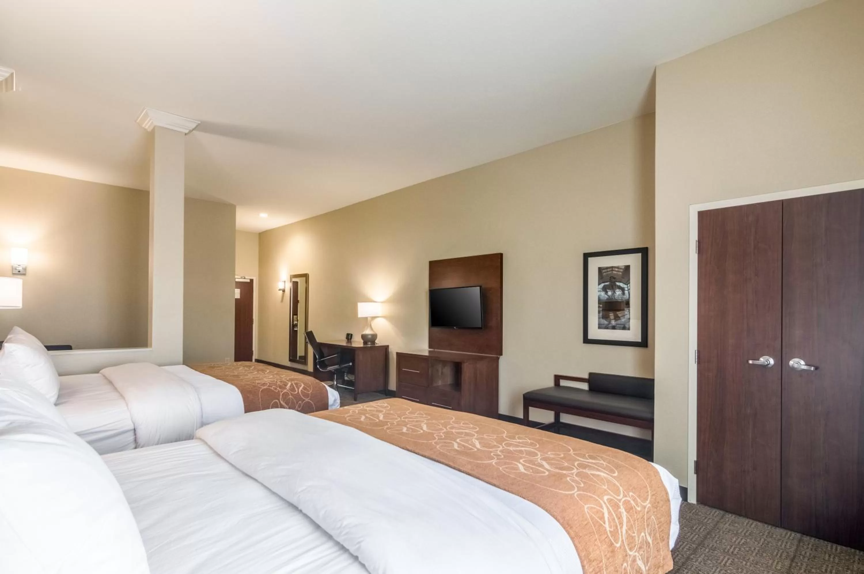 Photo of the whole room, Bed in Comfort Suites Meridian and I-40