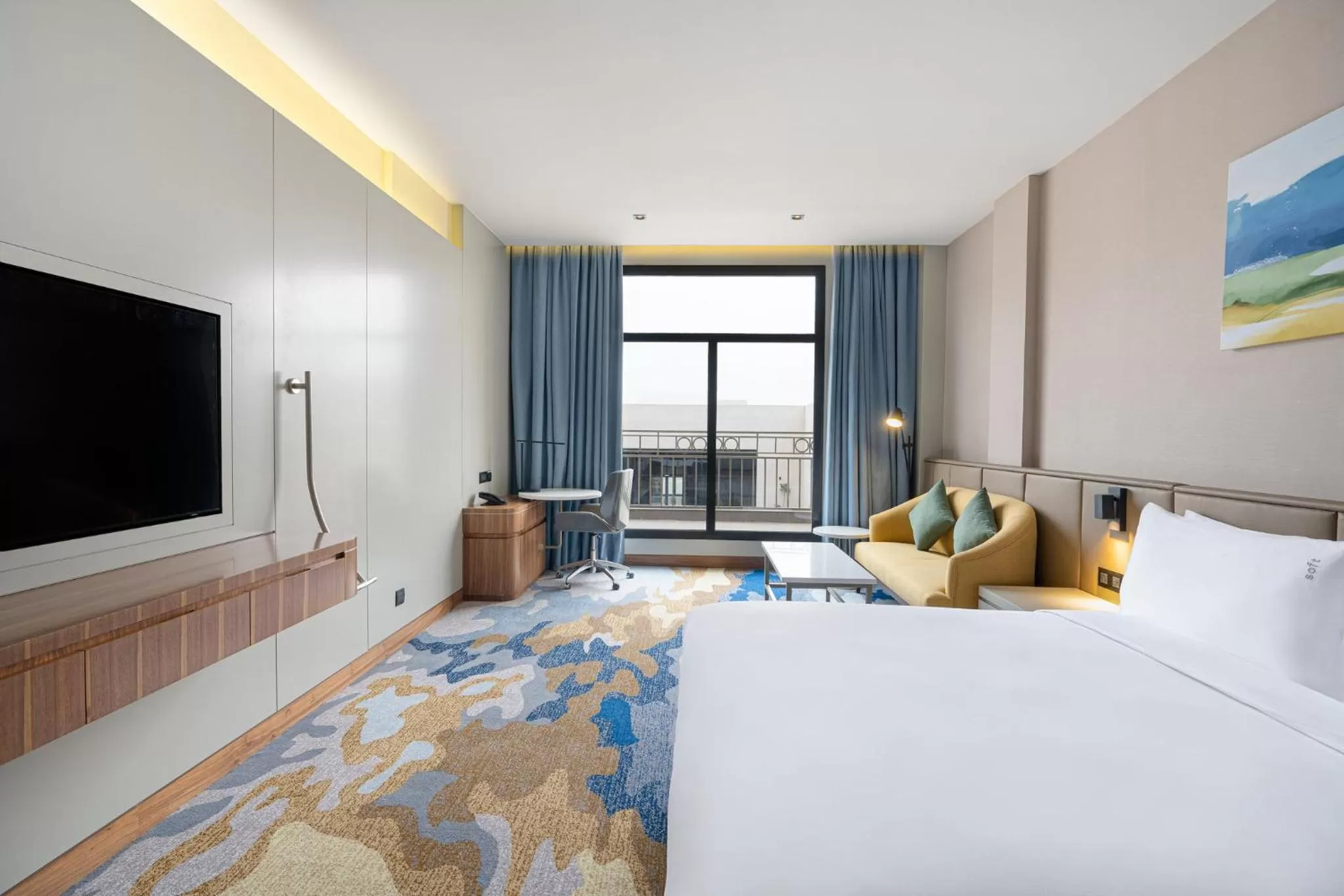 Photo of the whole room, Bed in Holiday Inn Riyadh The Business District by IHG