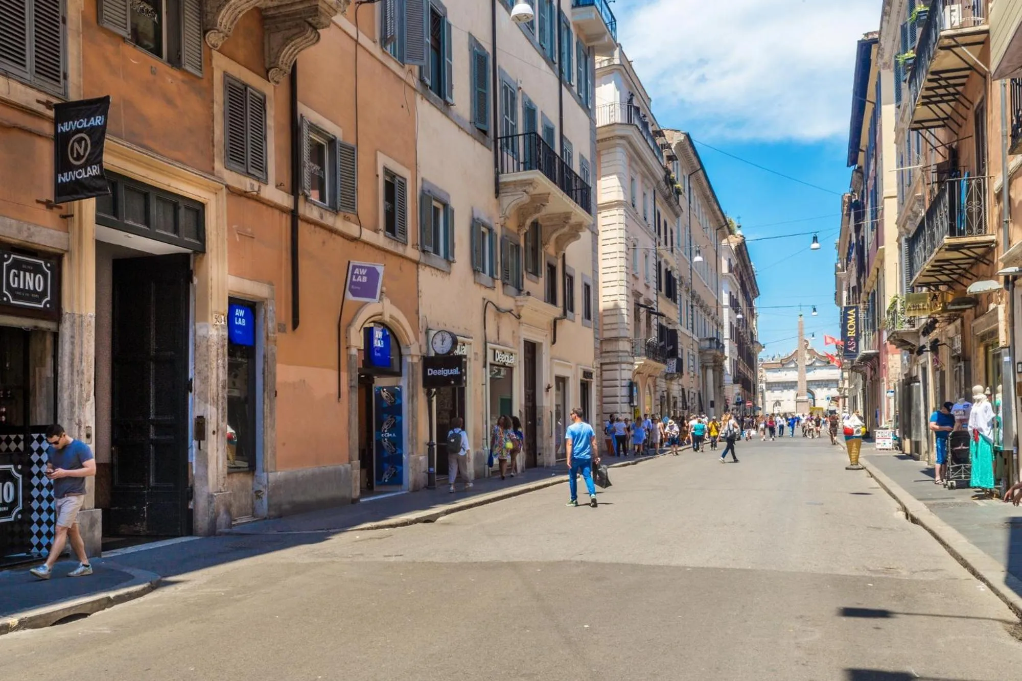 Street view in Piazza di Spagna Luxury Apartment