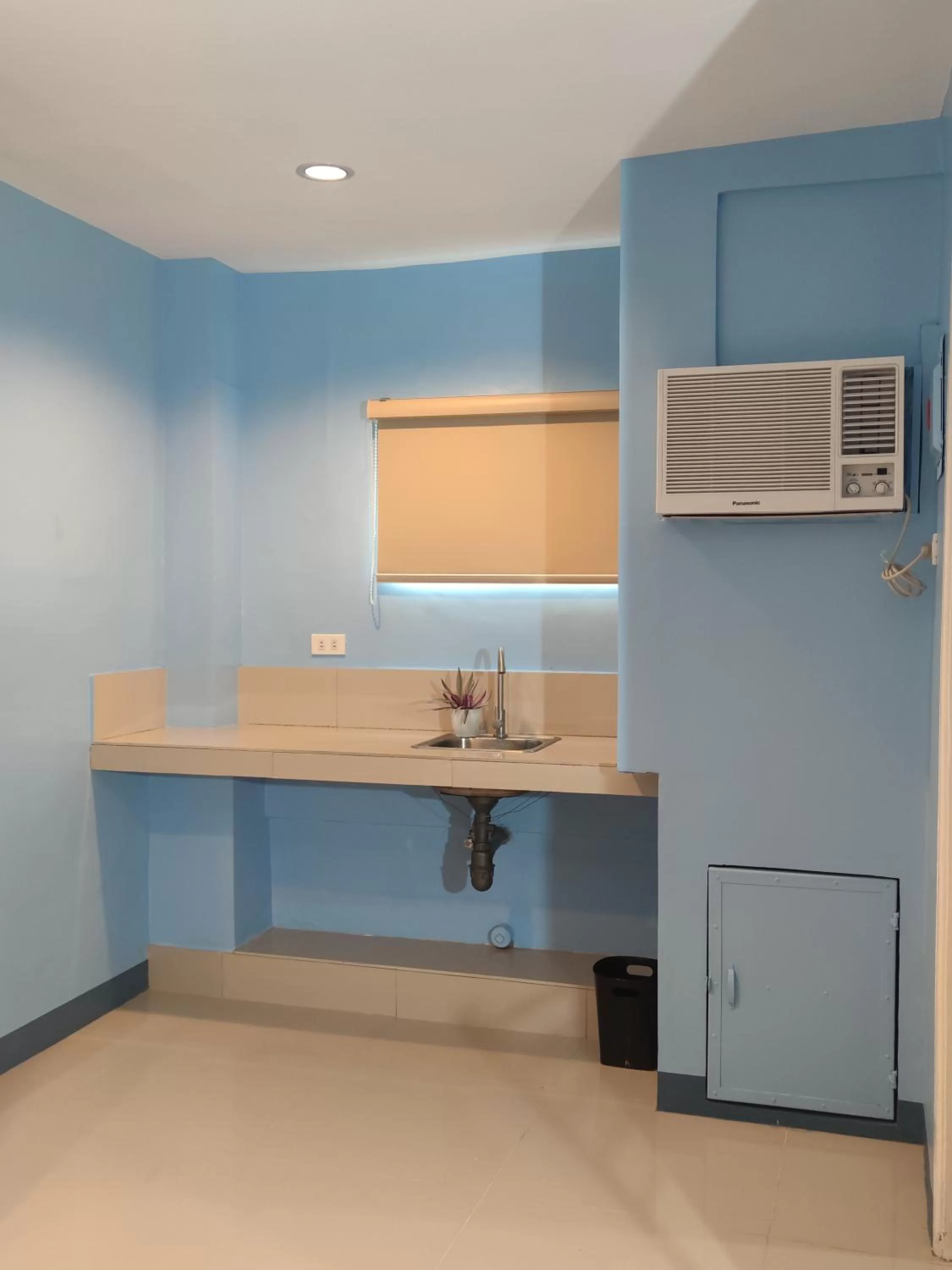 air conditioner in Glory Hotel Cubao