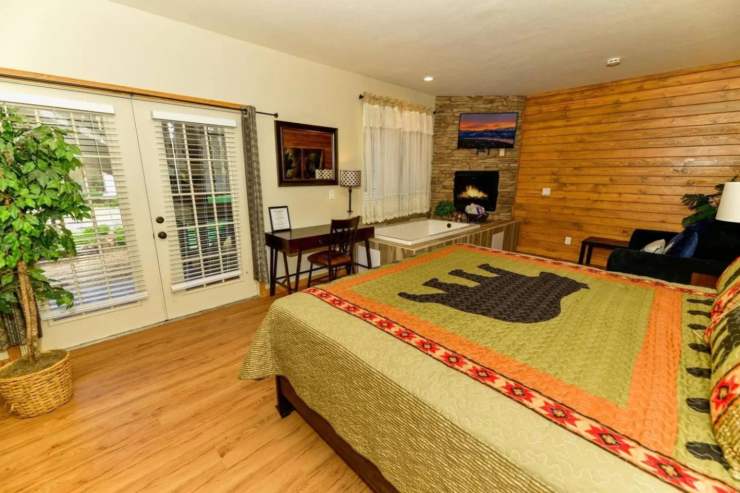 Photo of the whole room, Bed in Black Forest Lodge