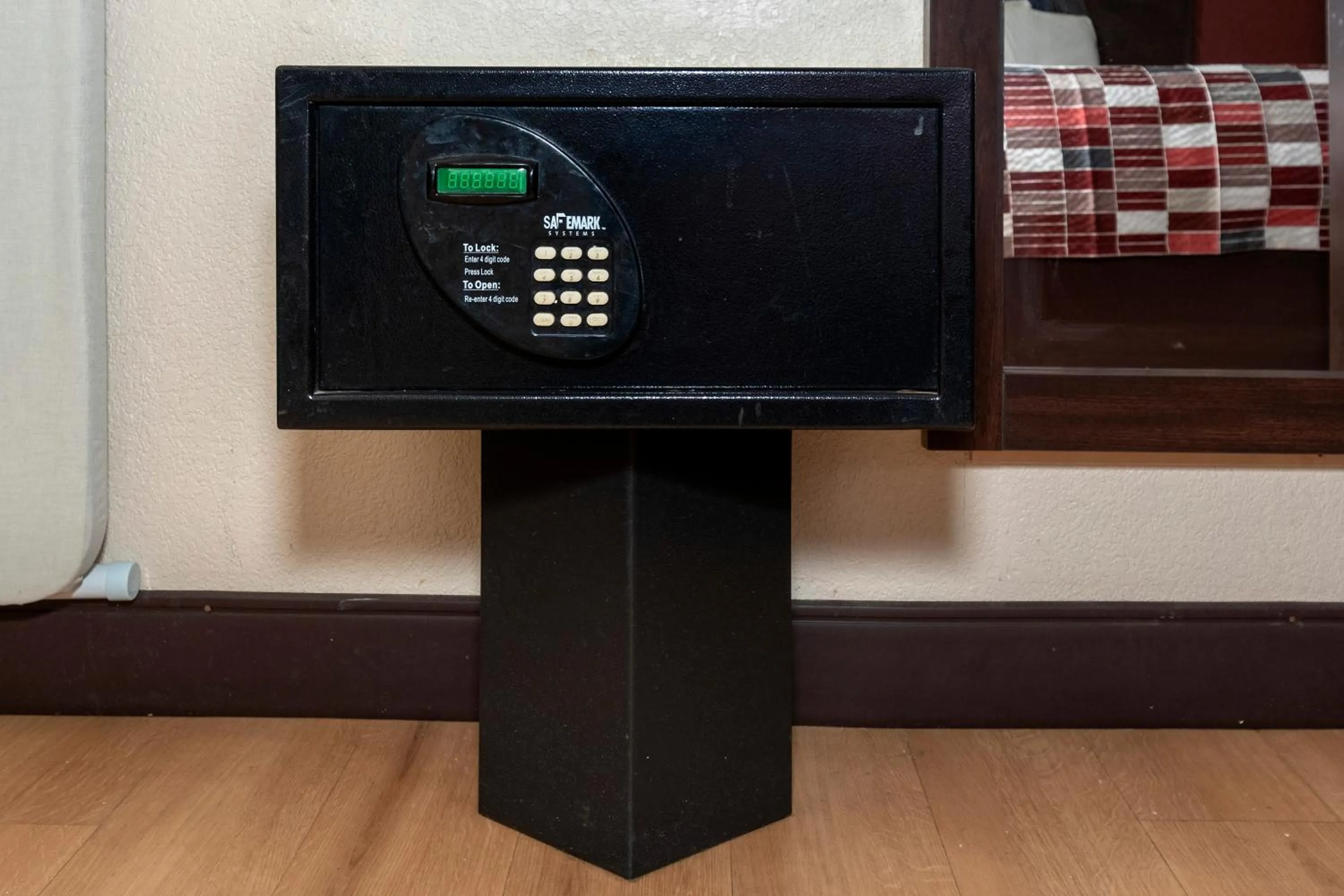 Photo of the whole room in Red Roof Inn Washington DC-Lanham