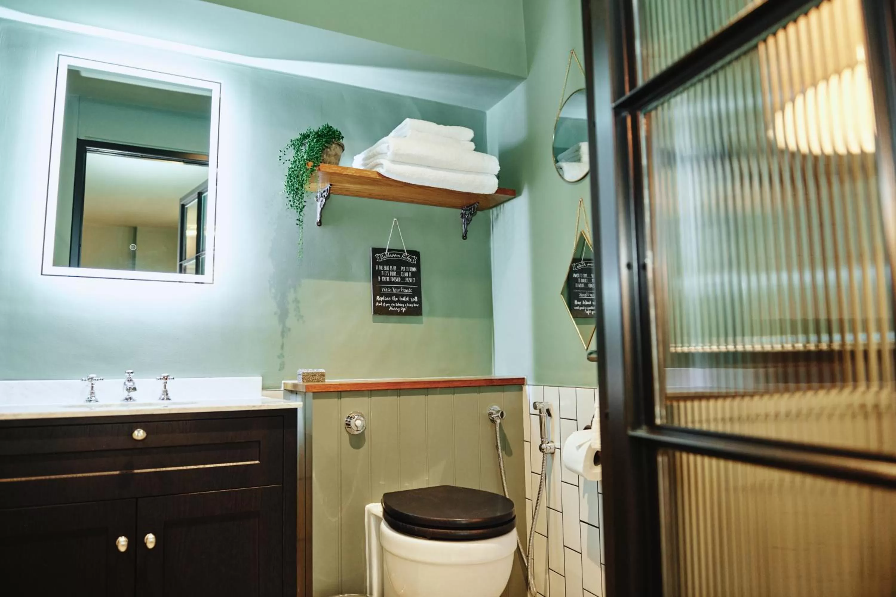 Bathroom in Kings Arms - Egham-Windsor