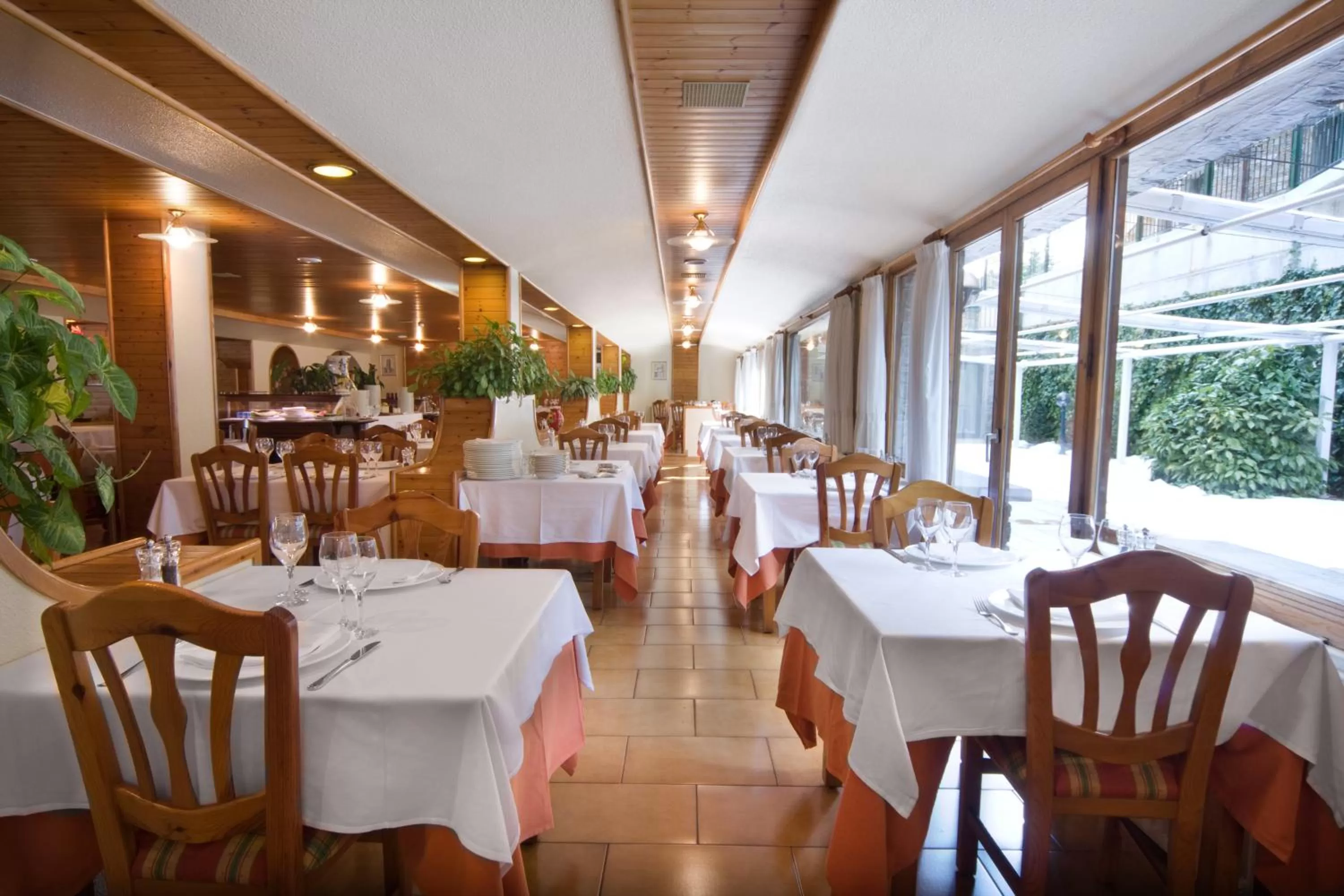 Restaurant/places to eat in Rutllan & Spa