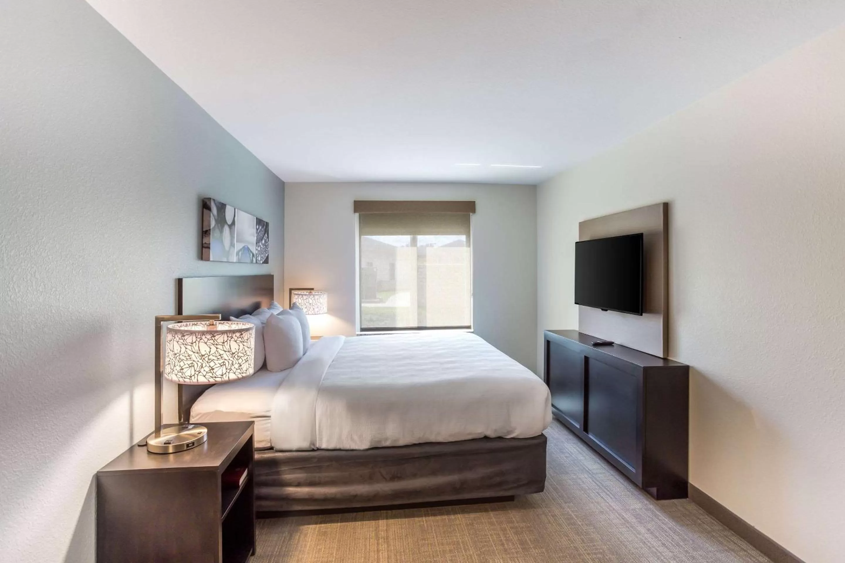 Photo of the whole room, Bed in MainStay Suites Logan Ohio-Hocking Hills