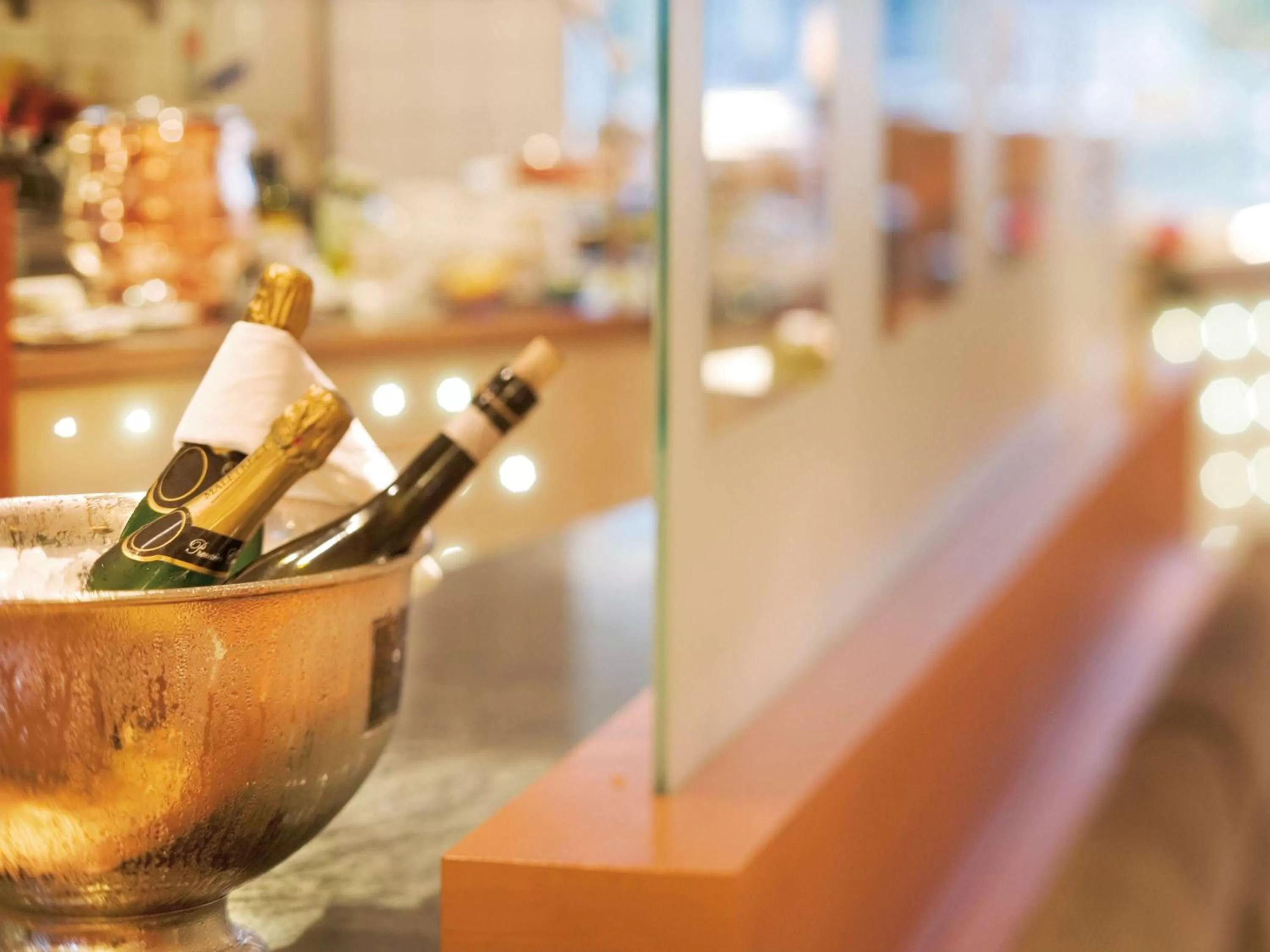 Lounge or bar in Mövenpick Hotel München-Airport