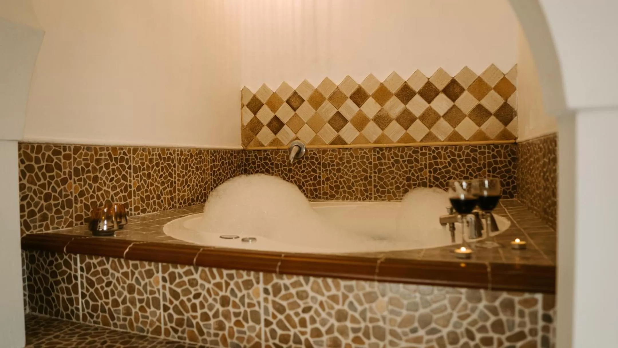 Hot Tub in Hospedería Ballesteros