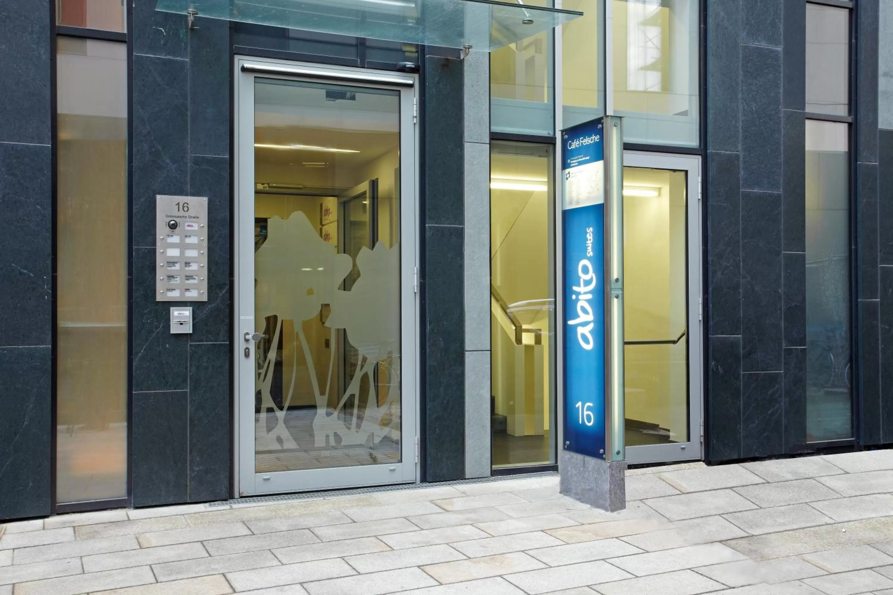 Other in abito Suites