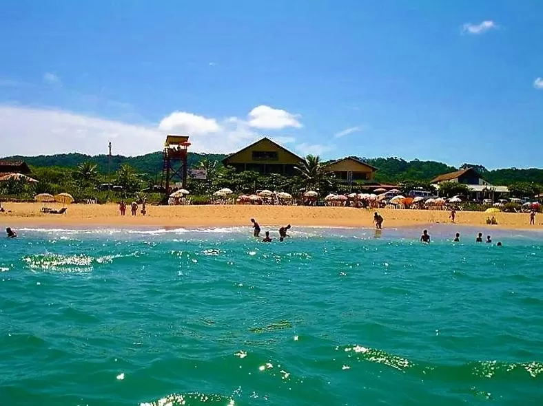 Property building, Beach in Pousada OceAnas Frente Mar Estaleiro