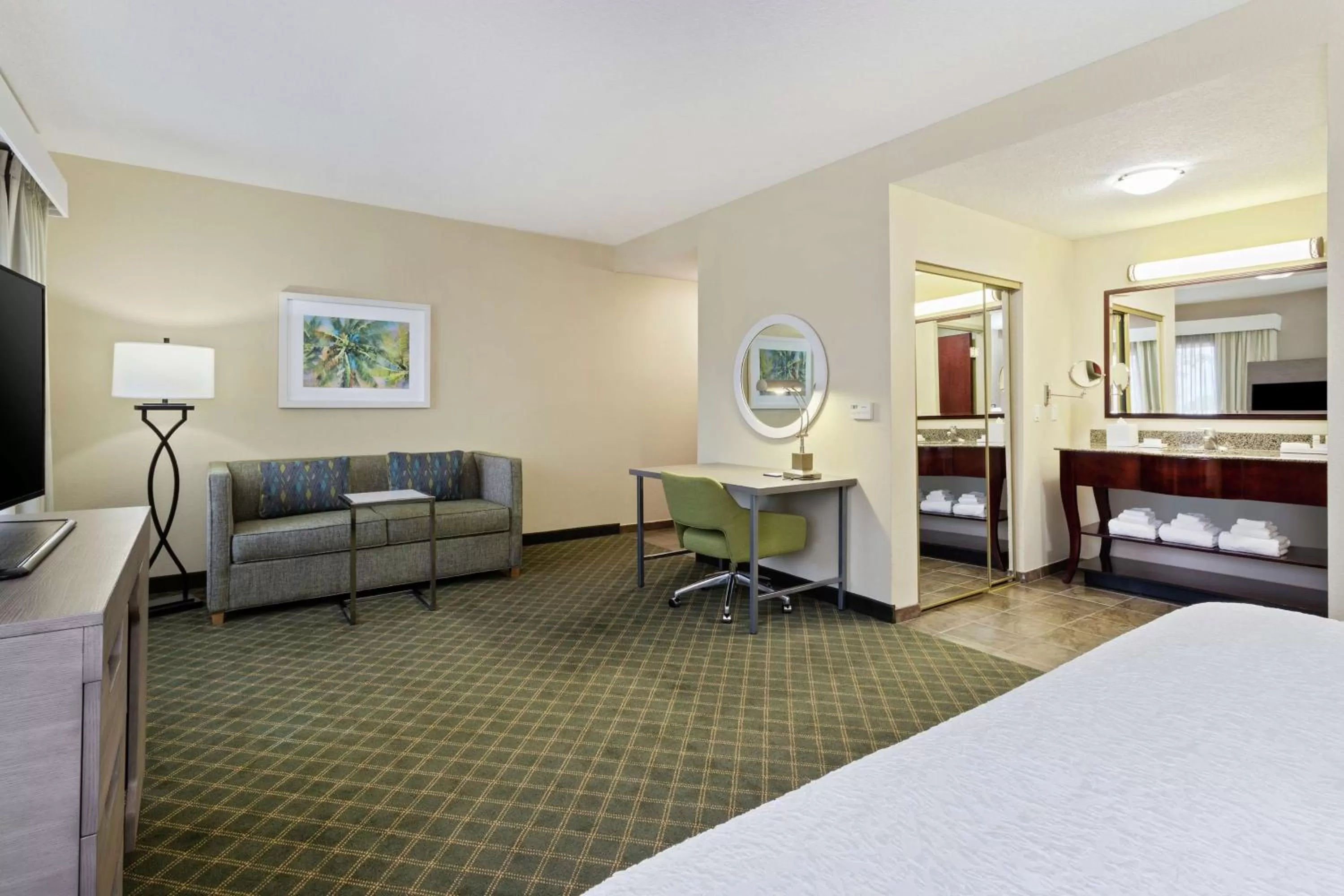 Bedroom, Bed in Hampton Inn West Palm Beach-Lake Worth-Turnpike