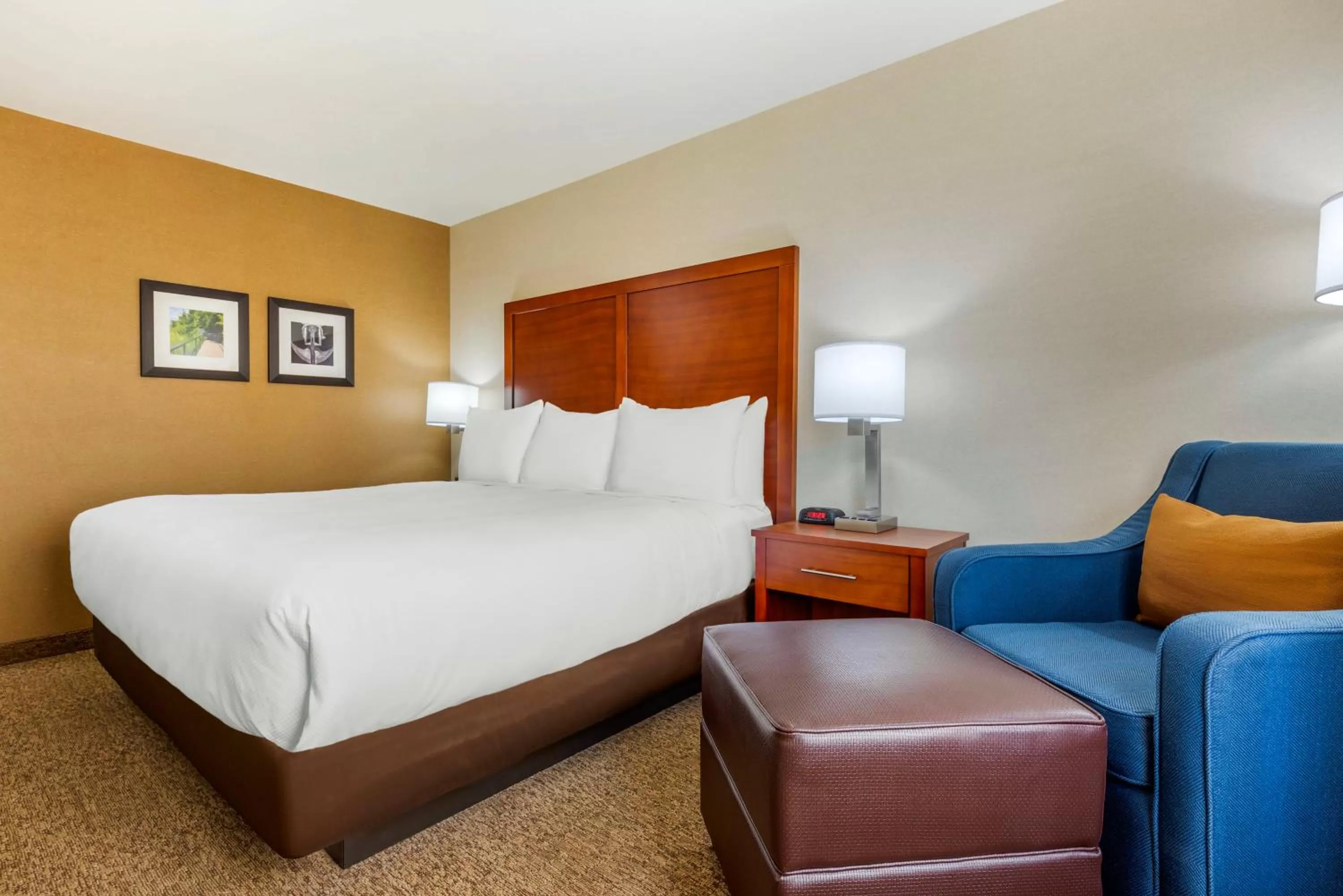 Bedroom, Bed in Comfort Inn & Suites