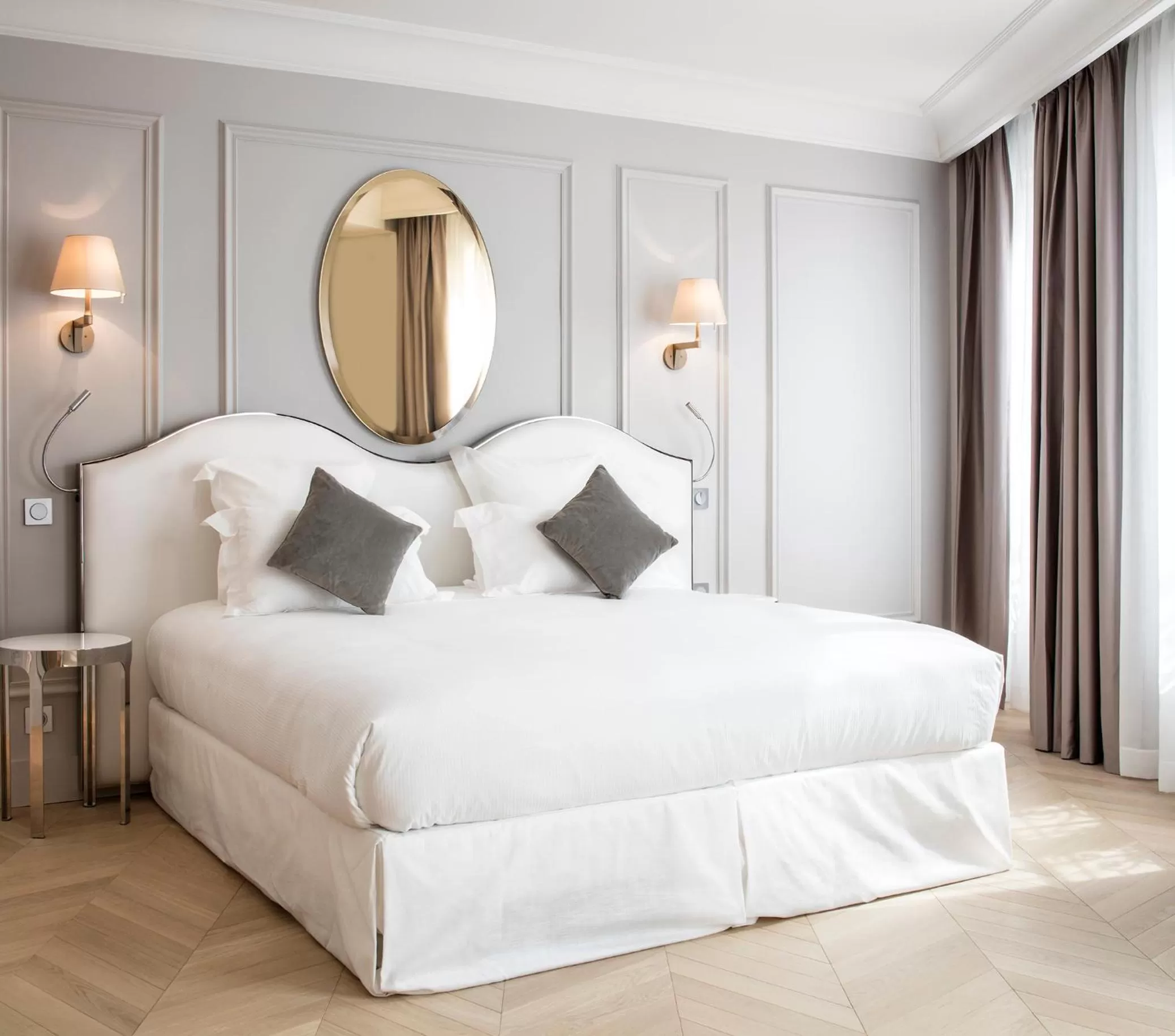 Bed in Hotel Trinité Haussmann