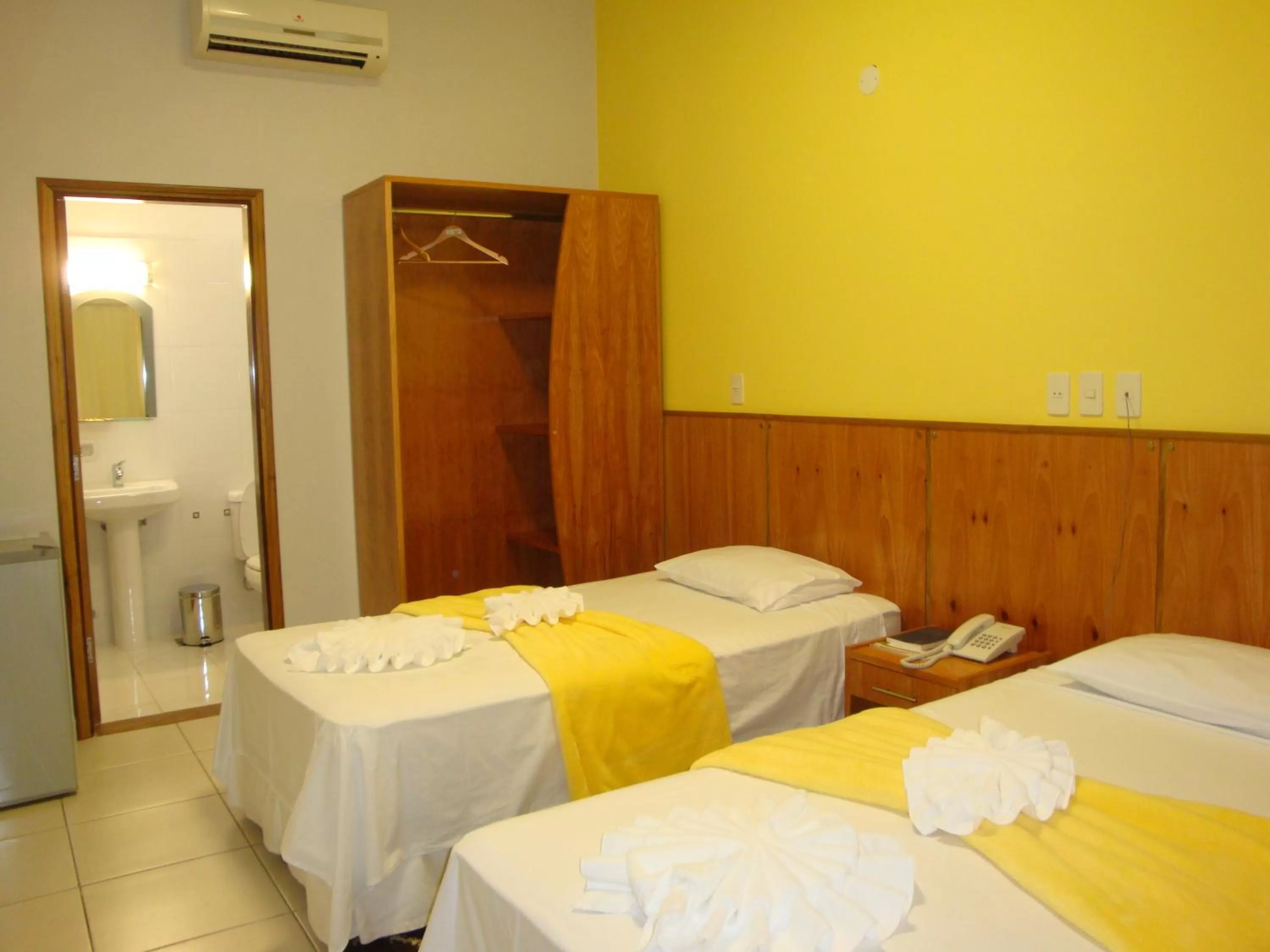 Photo of the whole room, Bed in Terwindt Hotel