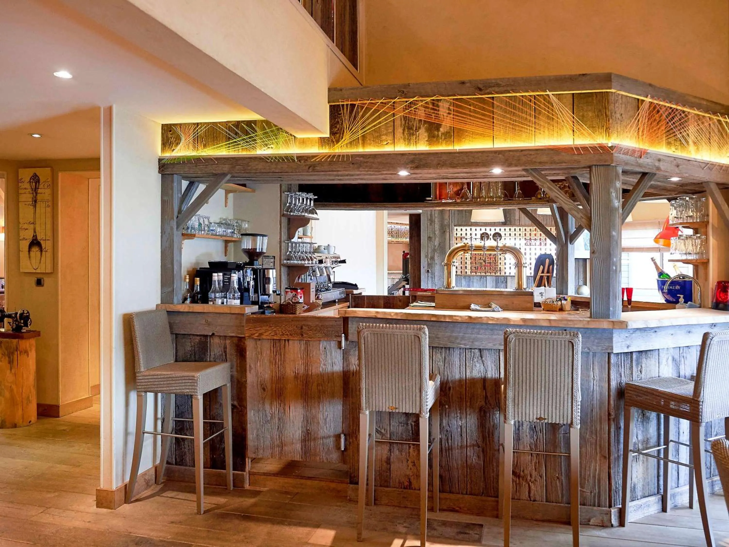 Lounge or bar in ibis Styles Cholet