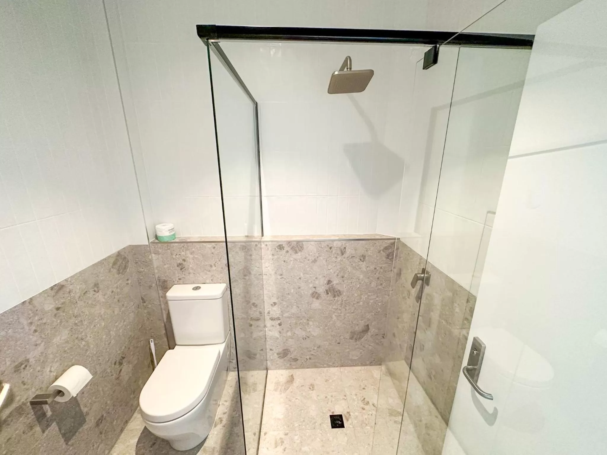 Bathroom in Pippi's at the Point