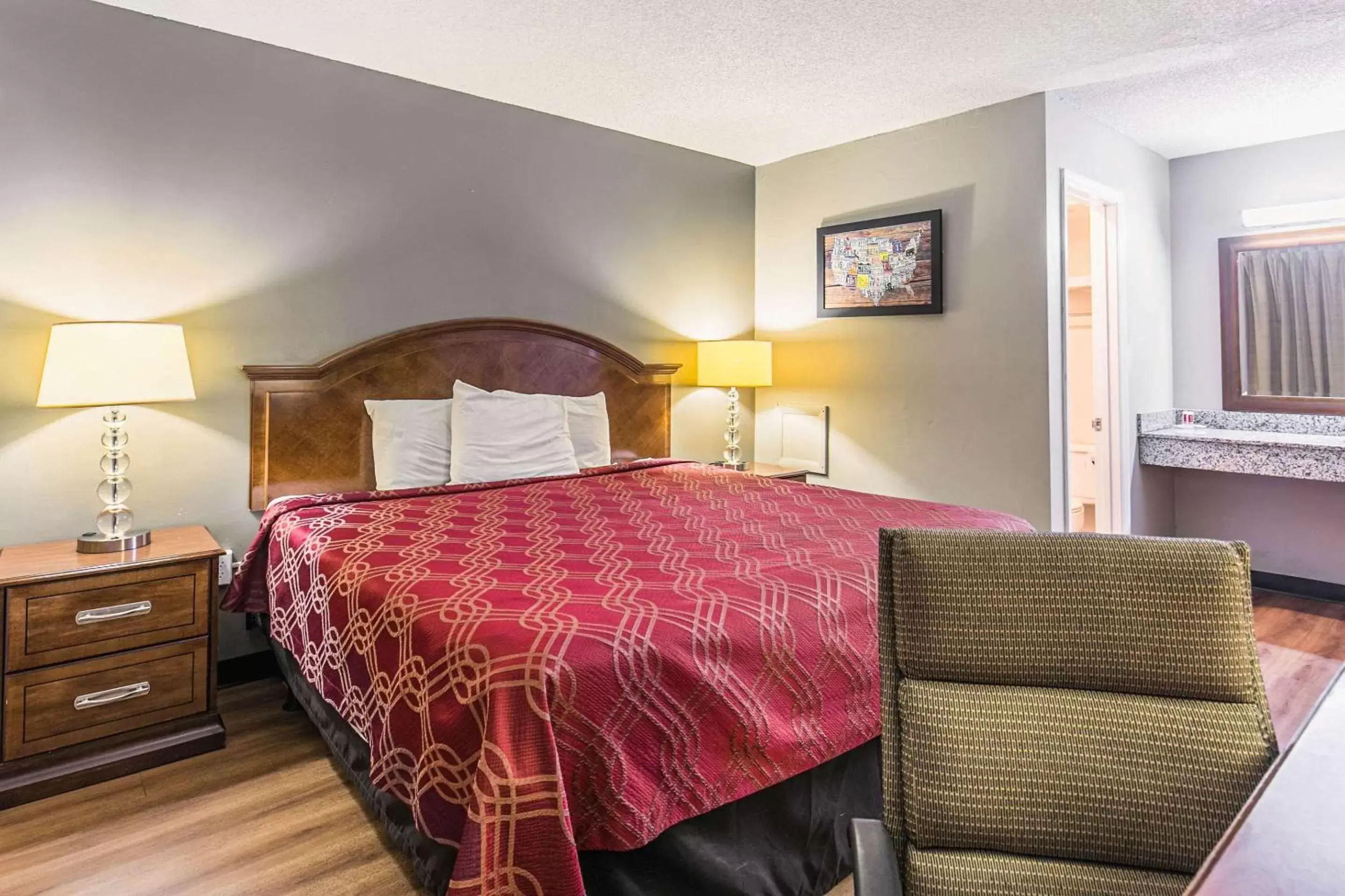 Standard King Room - Smoking in Econo Lodge North Standard King Room - Smoking in Econo Lodge North