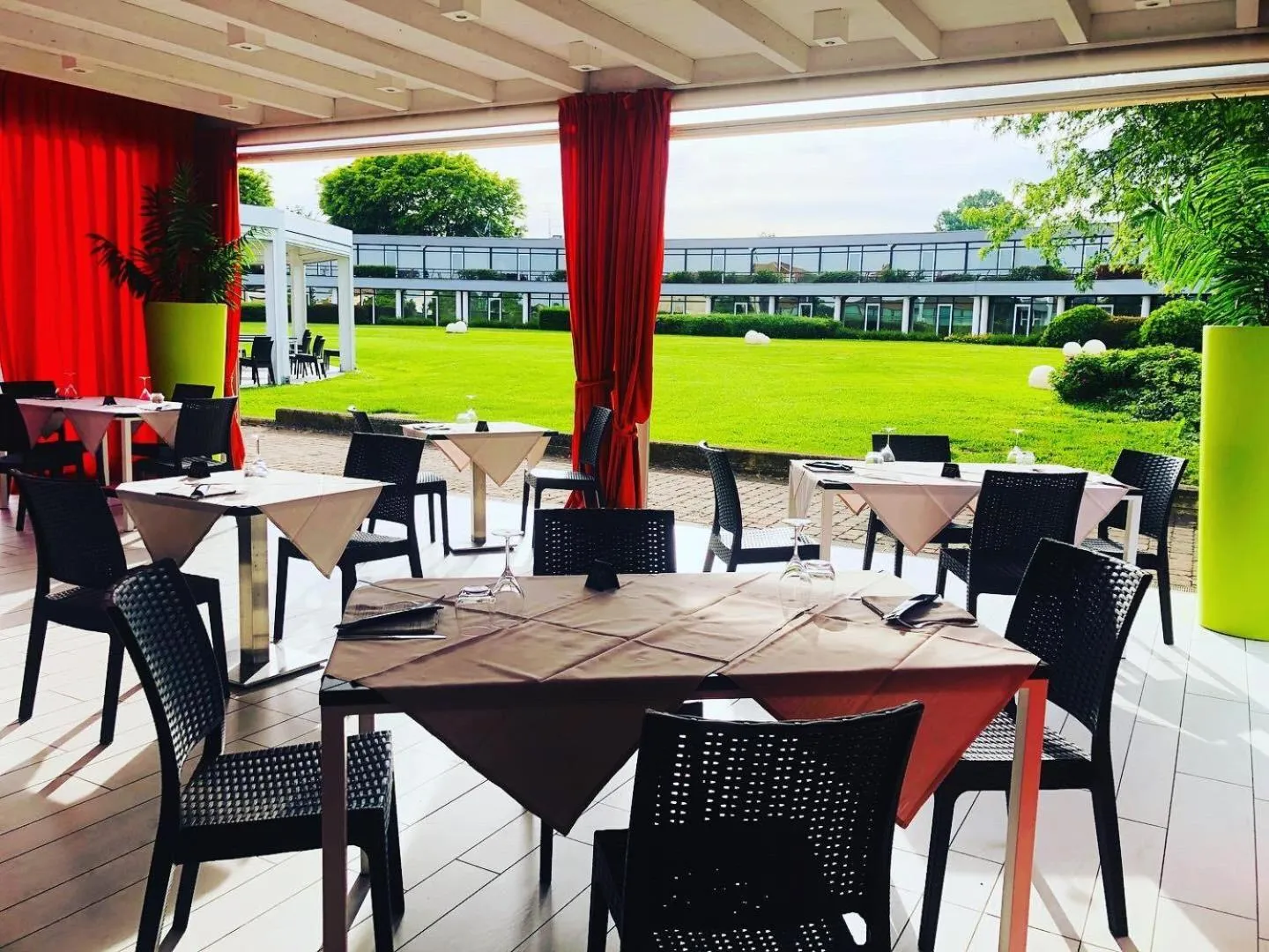 Restaurant/places to eat in Hotel Viest