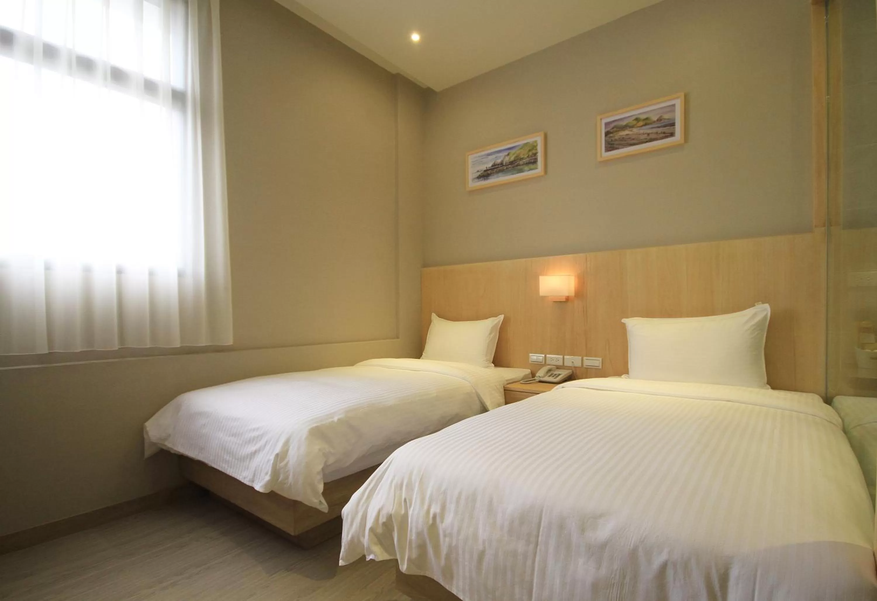 Photo of the whole room, Bed in Hangkhau Hotel