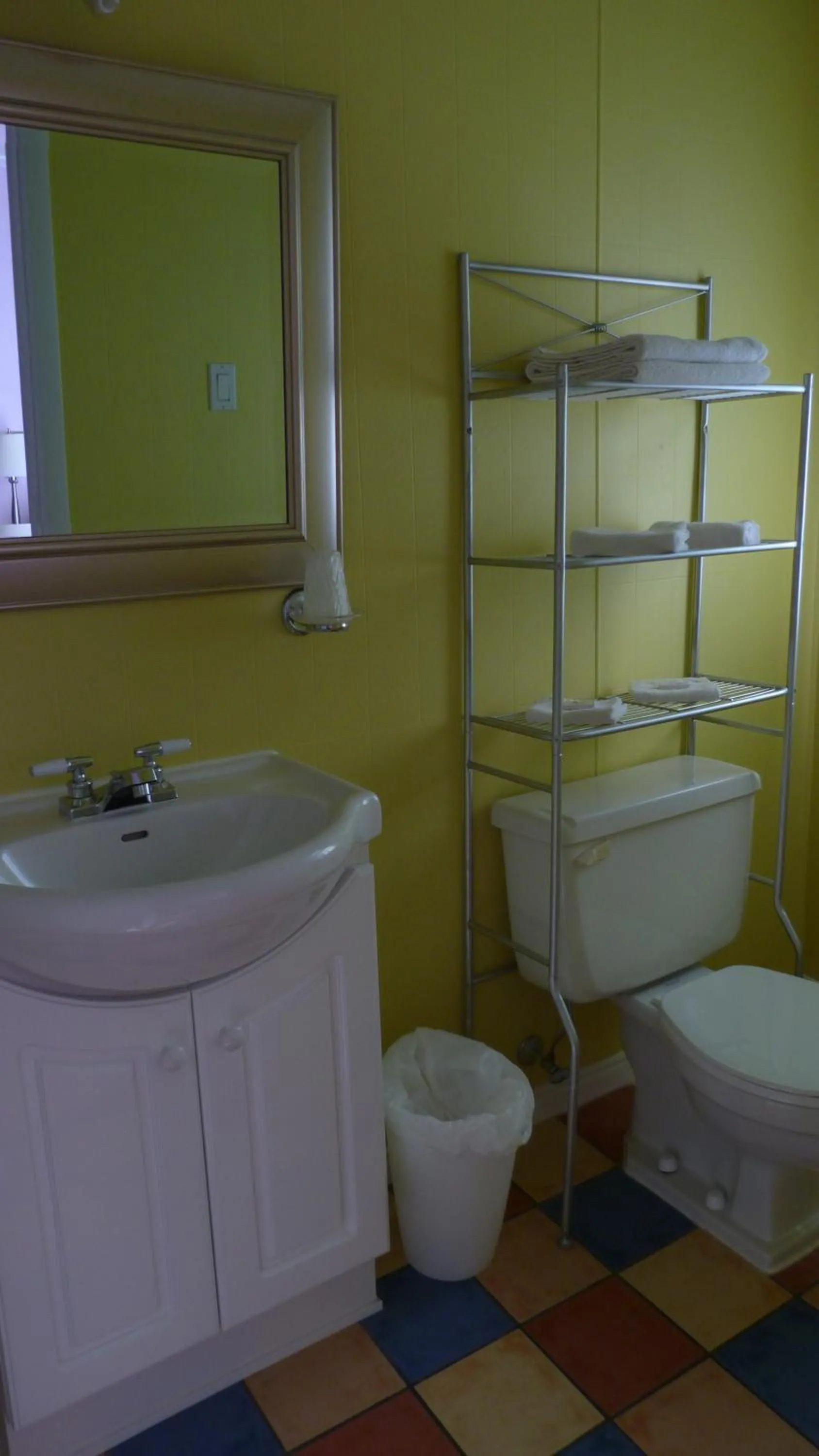 Standard Double Room in Motel Canadien