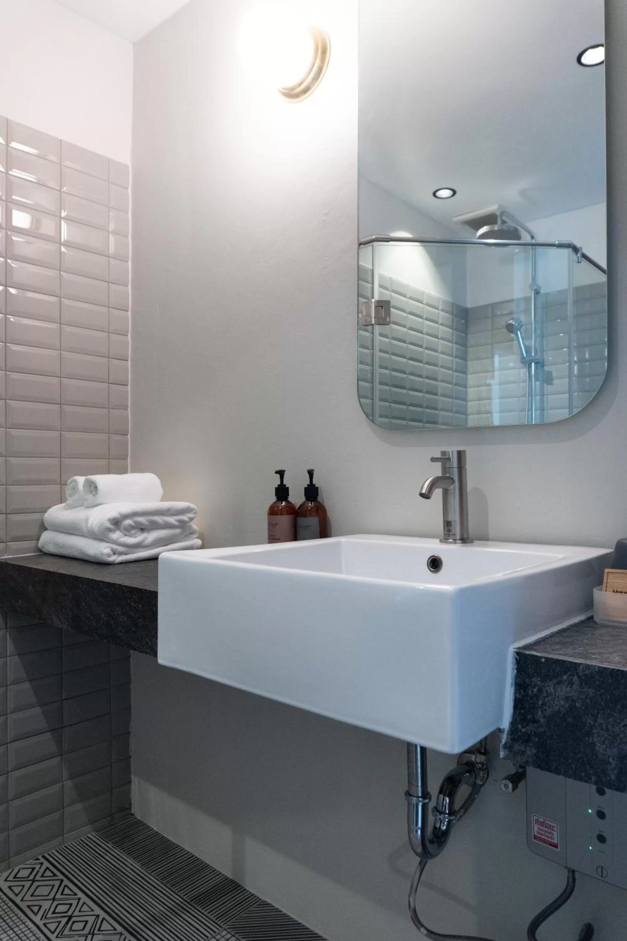 Bathroom in karaarom hotel