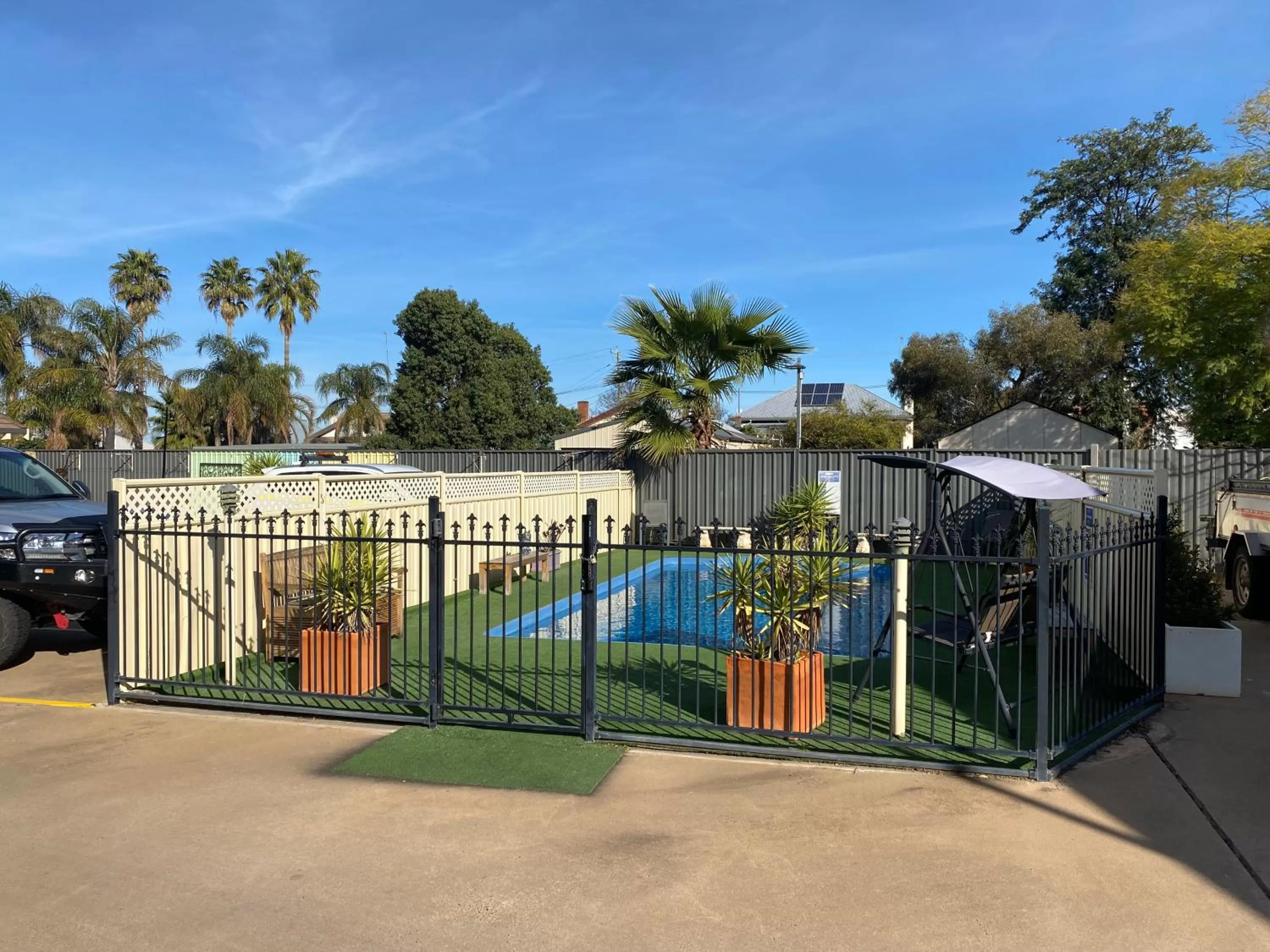 Pool View in All Settlers Motor Inn Parkes