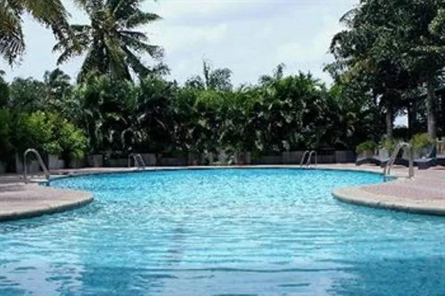 Swimming Pool in Hotel Claresta