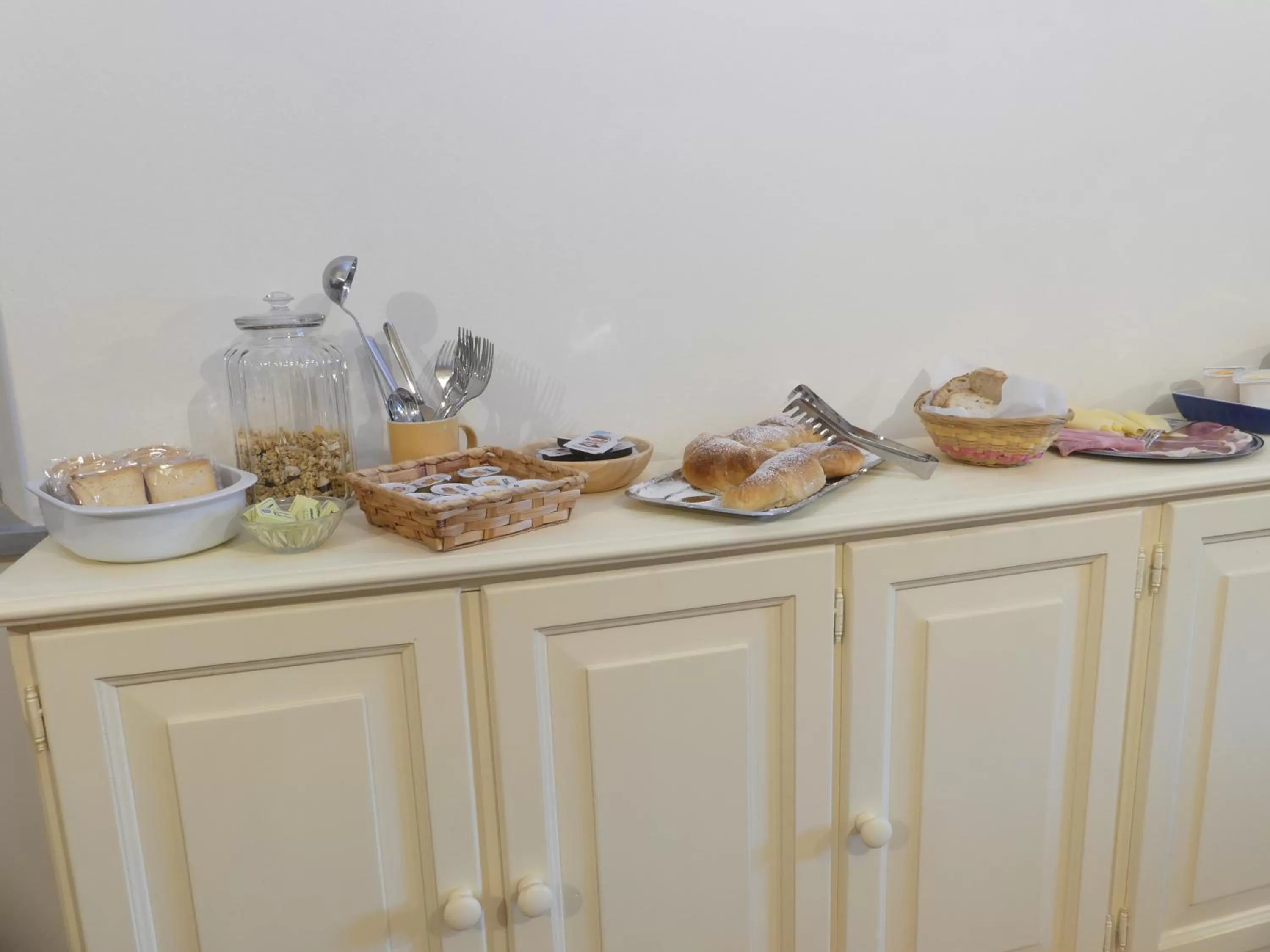 Breakfast, Food in Helichrysum