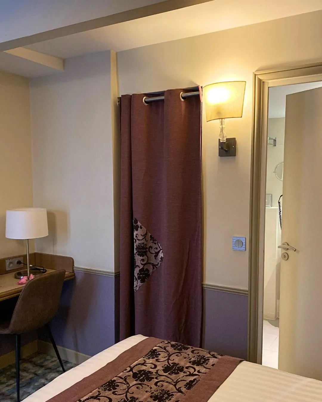 Photo of the whole room, Bed in Hotel Monceau Wagram