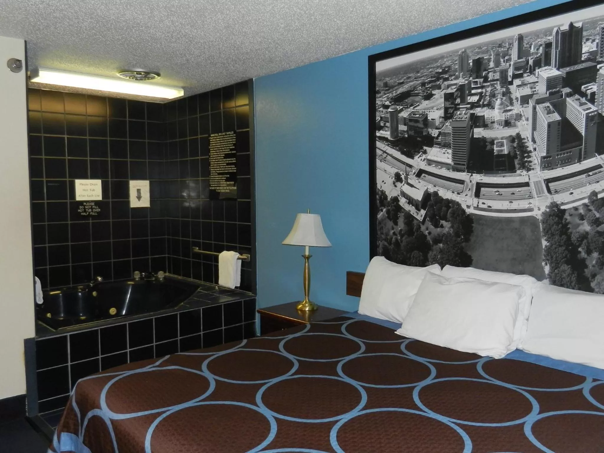 Photo of the whole room in Super 8 by Wyndham Potosi