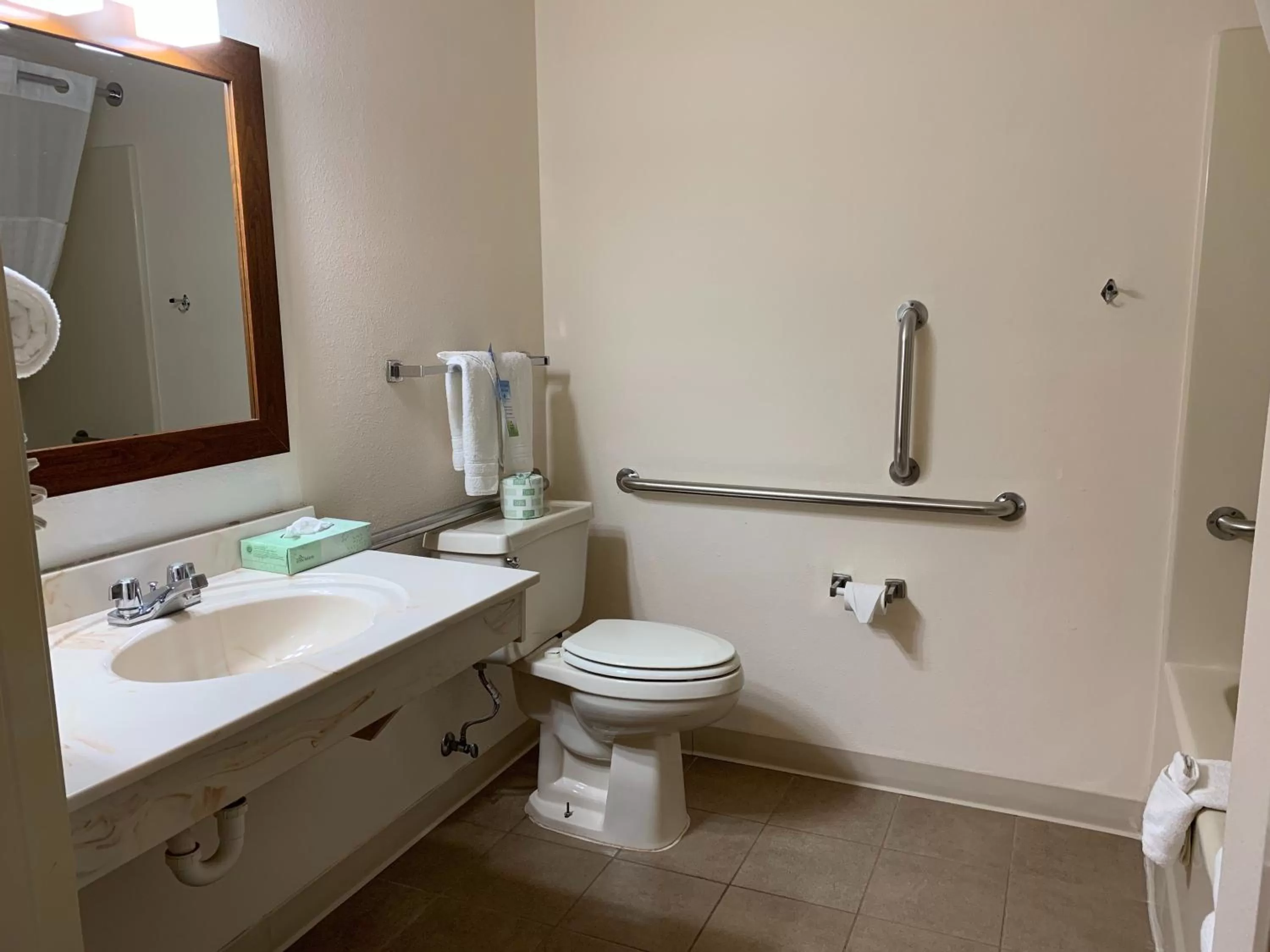 Bathroom in Days Inn by Wyndham Hinckley