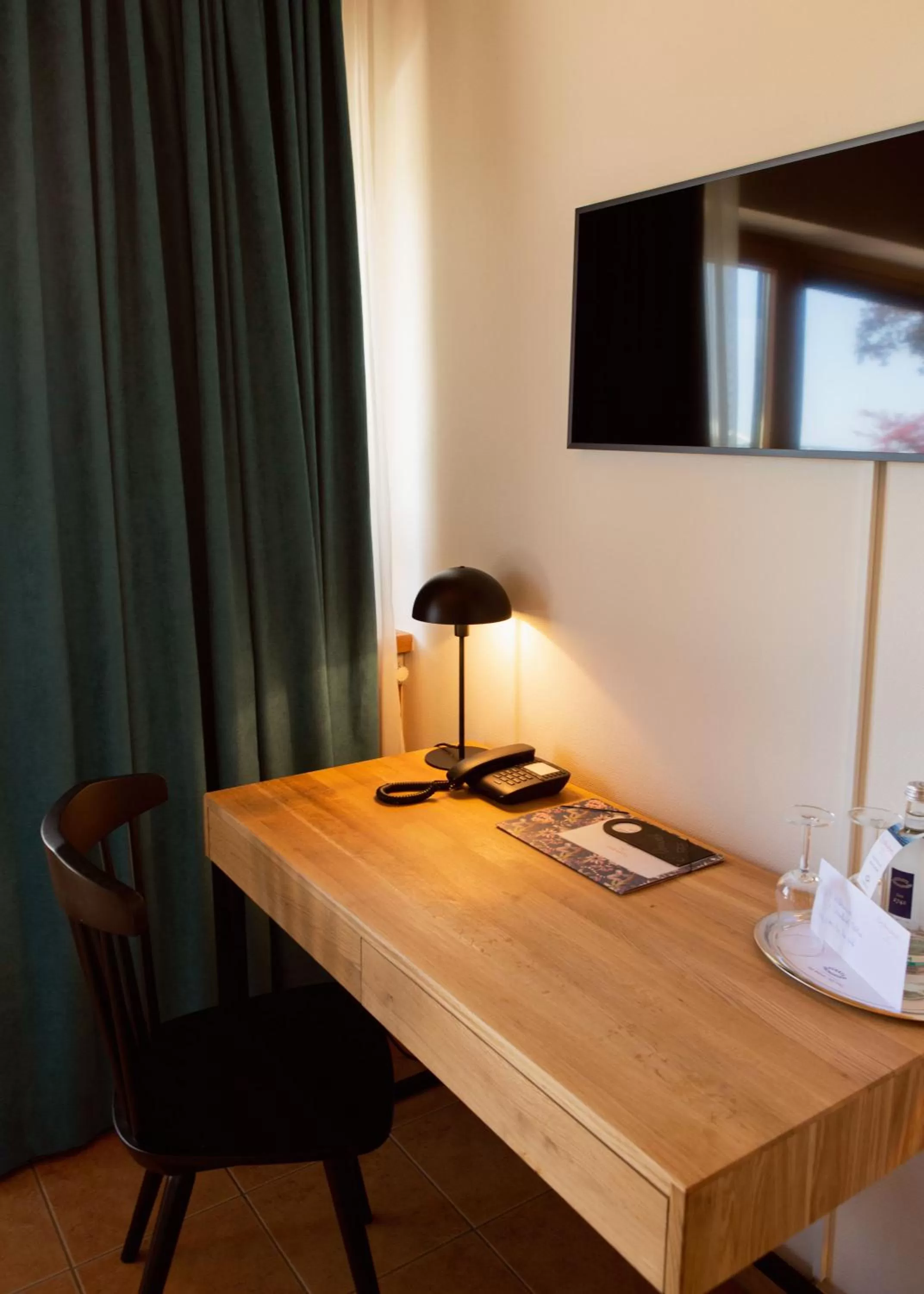 TV/Entertainment Center in Strandhotel SüdSee Diessen am Ammersee