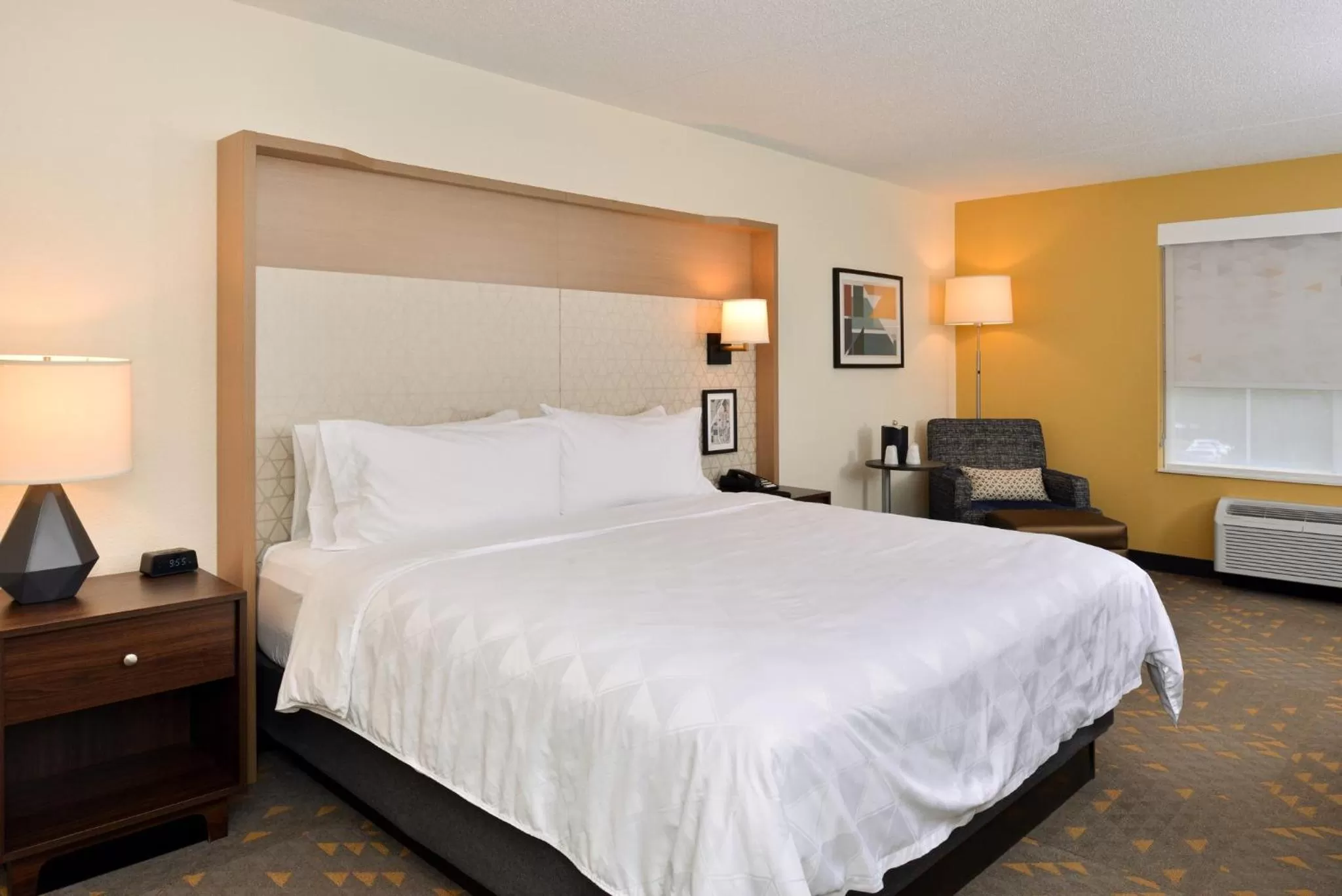 Photo of the whole room, Bed in Holiday Inn Hotel & Suites Overland Park-Convention Center by IHG