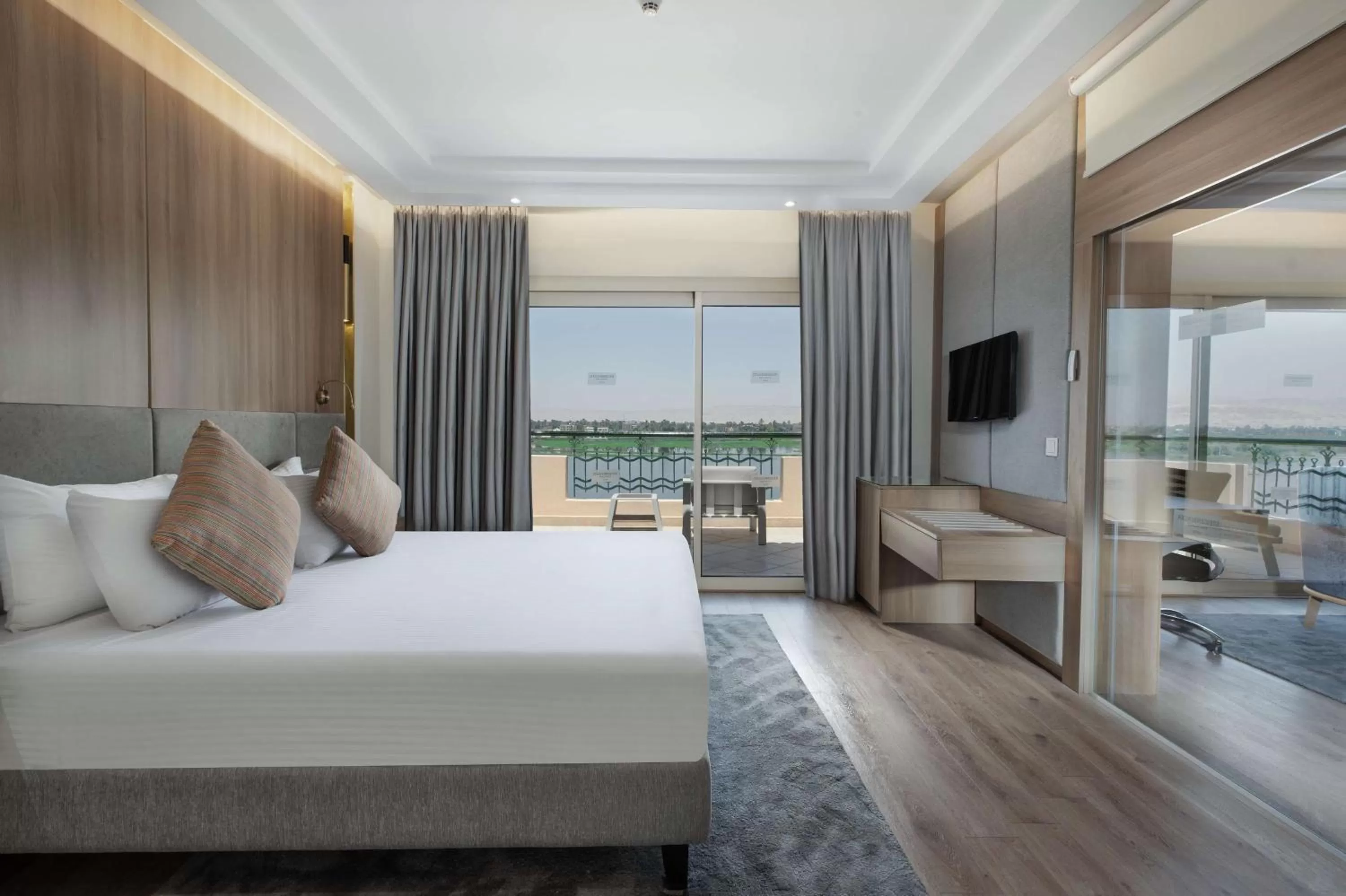 Bedroom, Bed in Steigenberger Nile Palace Luxor - Convention Center